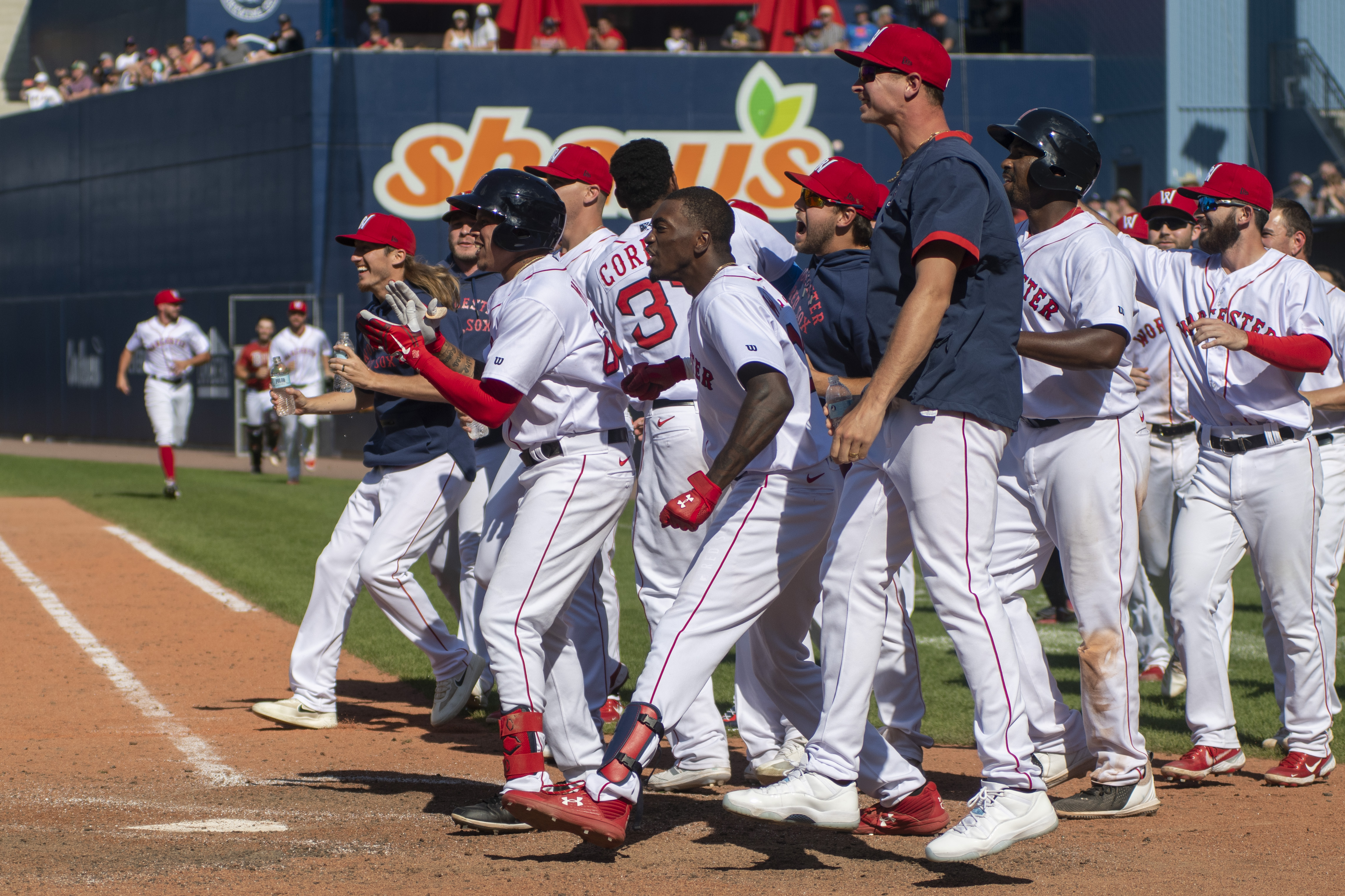 Chad De La Guerra, Connor Wong homer as Worcester Red Sox defeat Lehigh  Valley Iron Pigs, 7-4 