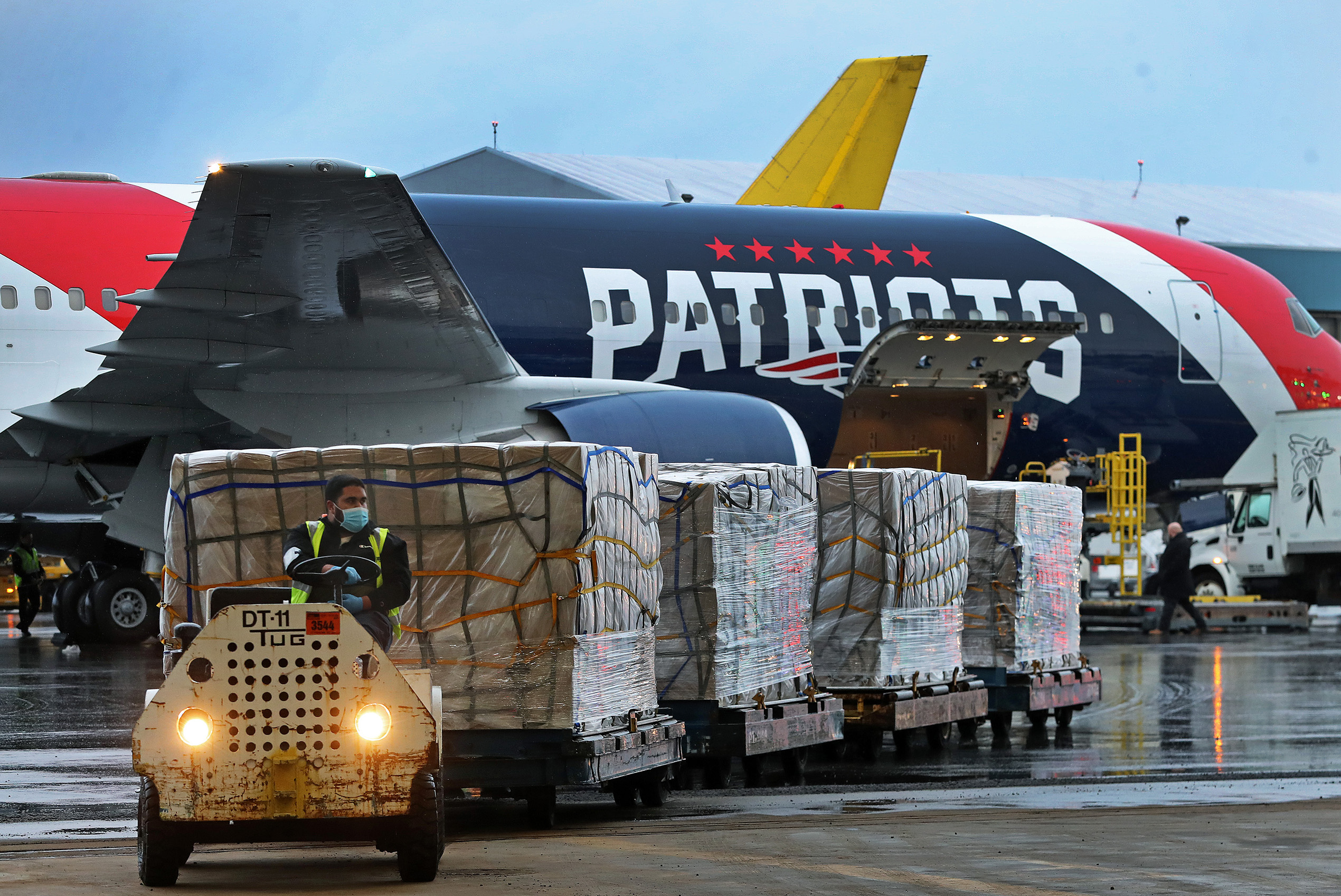 Coronavirus: Robert Kraft after Patriots plane brings PPE from China,  'We're all banding together and trying to do what's right' 