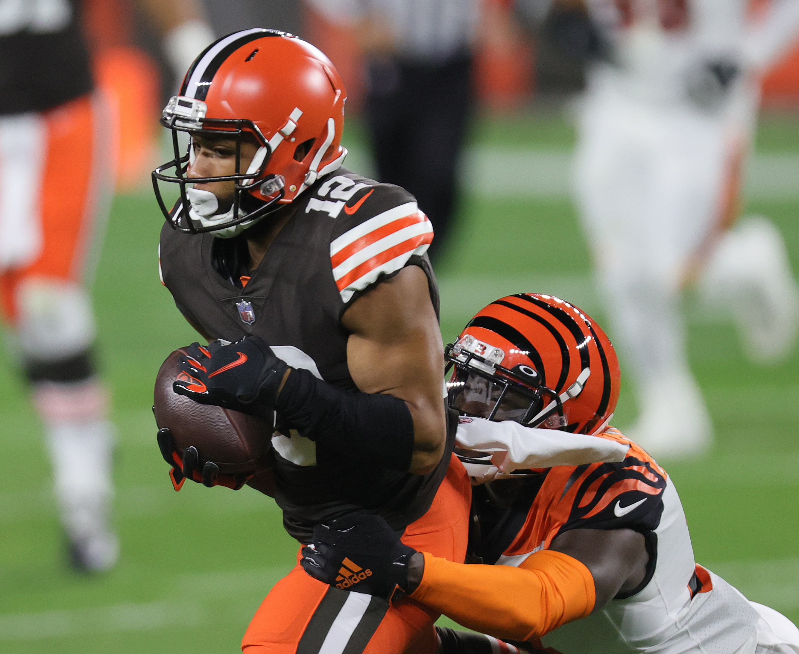 Jeff Gunter, Bengals defensive end, carted off during pregame warmups