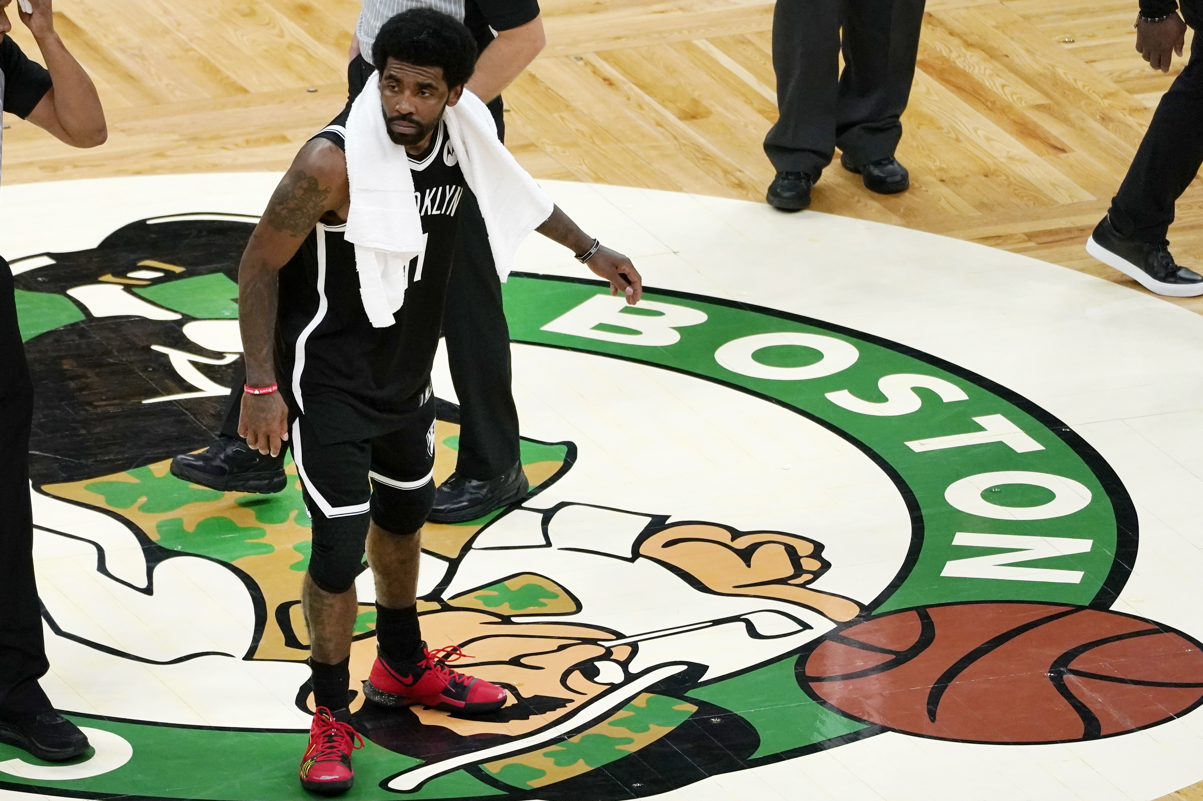 Glen Davis taunts Kyrie Irving with 'Respect The Logo' shirt at Celtics-Nets game masslive.com