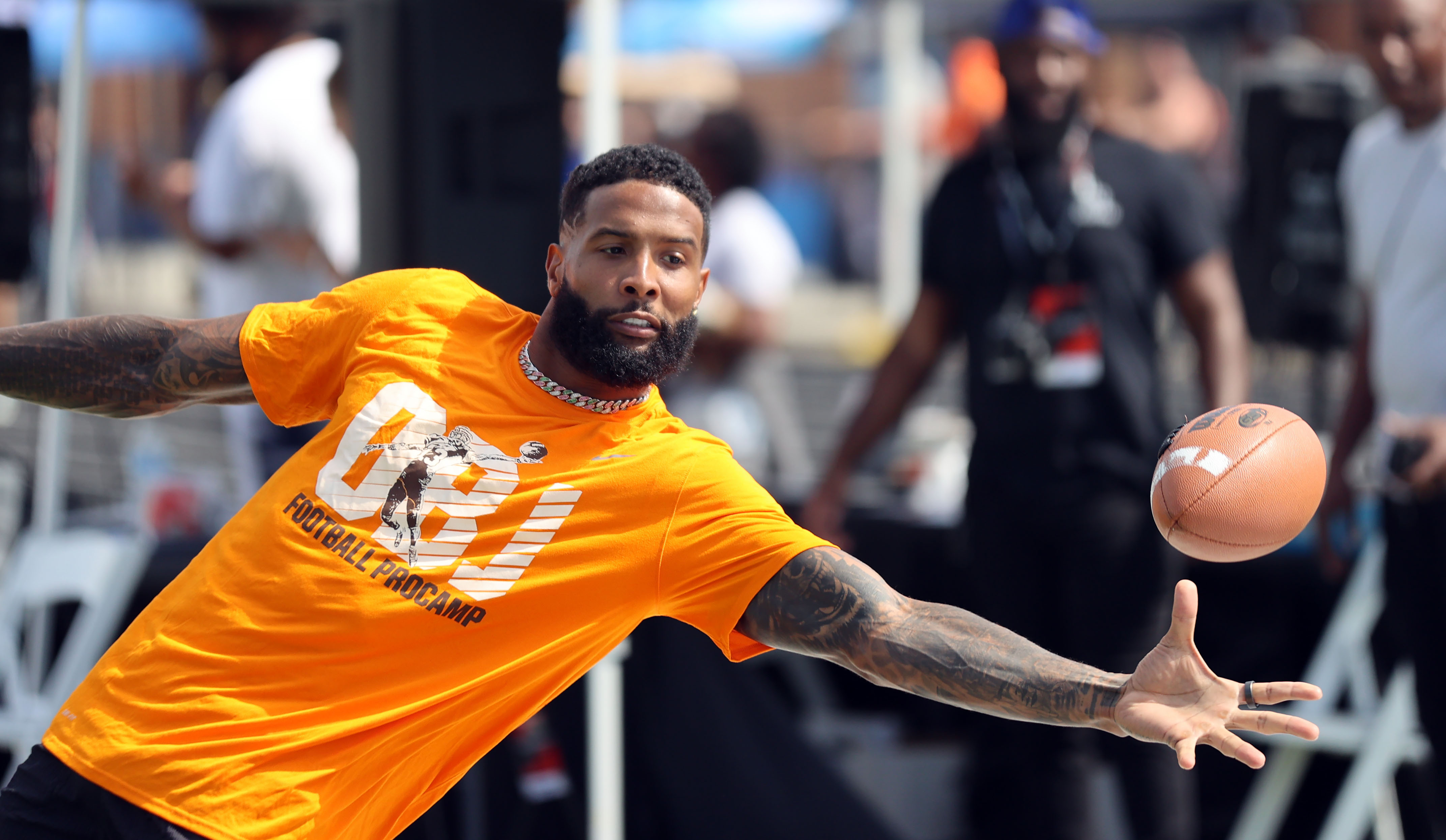 Watch Odell Beckham Jr. run drills with the kids at his youth