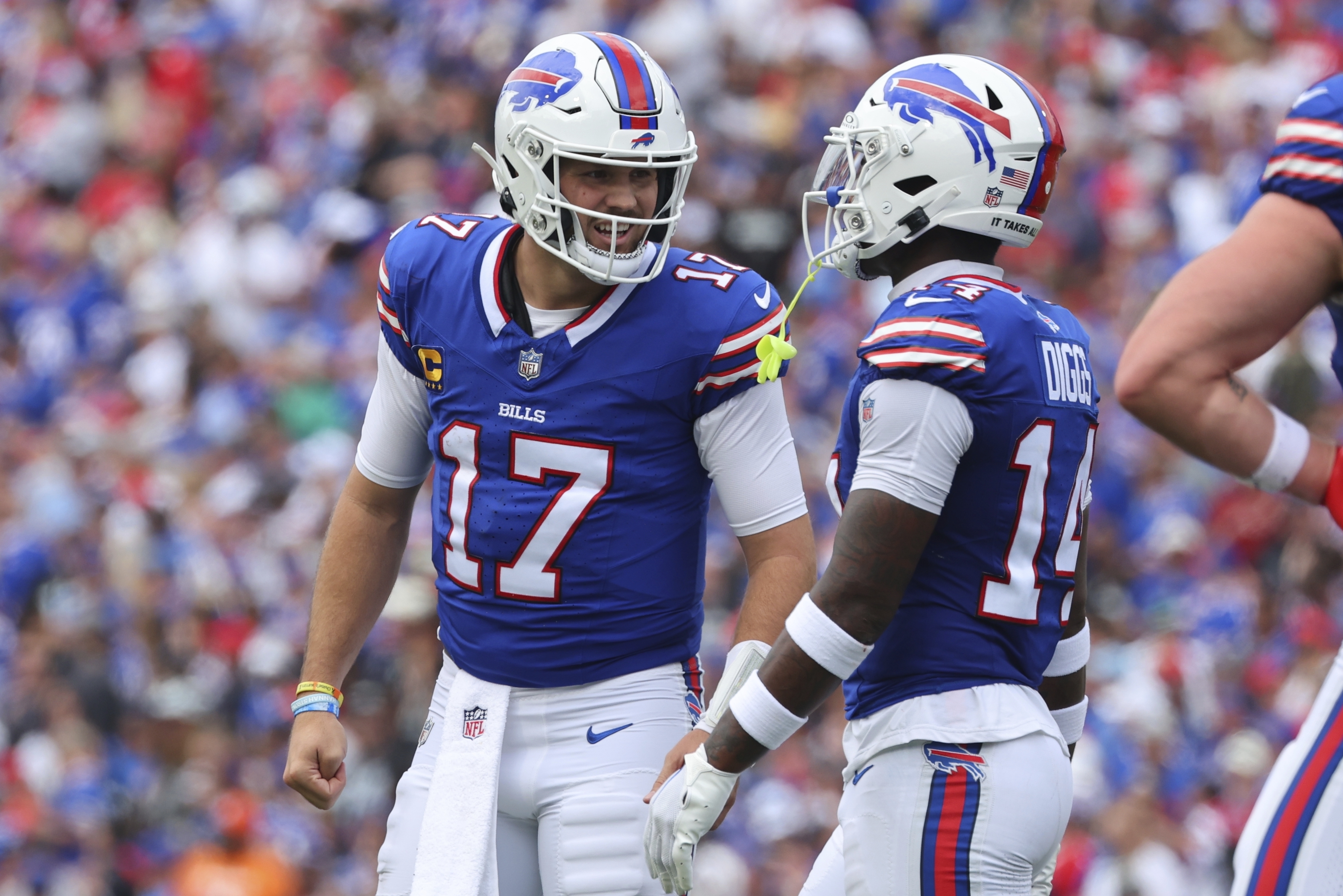 Buffalo Bills running back Darrynton Evans (37) rushes during an NFL  football game, Sunday, Aug. 19, 2023, in Pittsburgh. (AP Photo/Matt Durisko  Stock Photo - Alamy