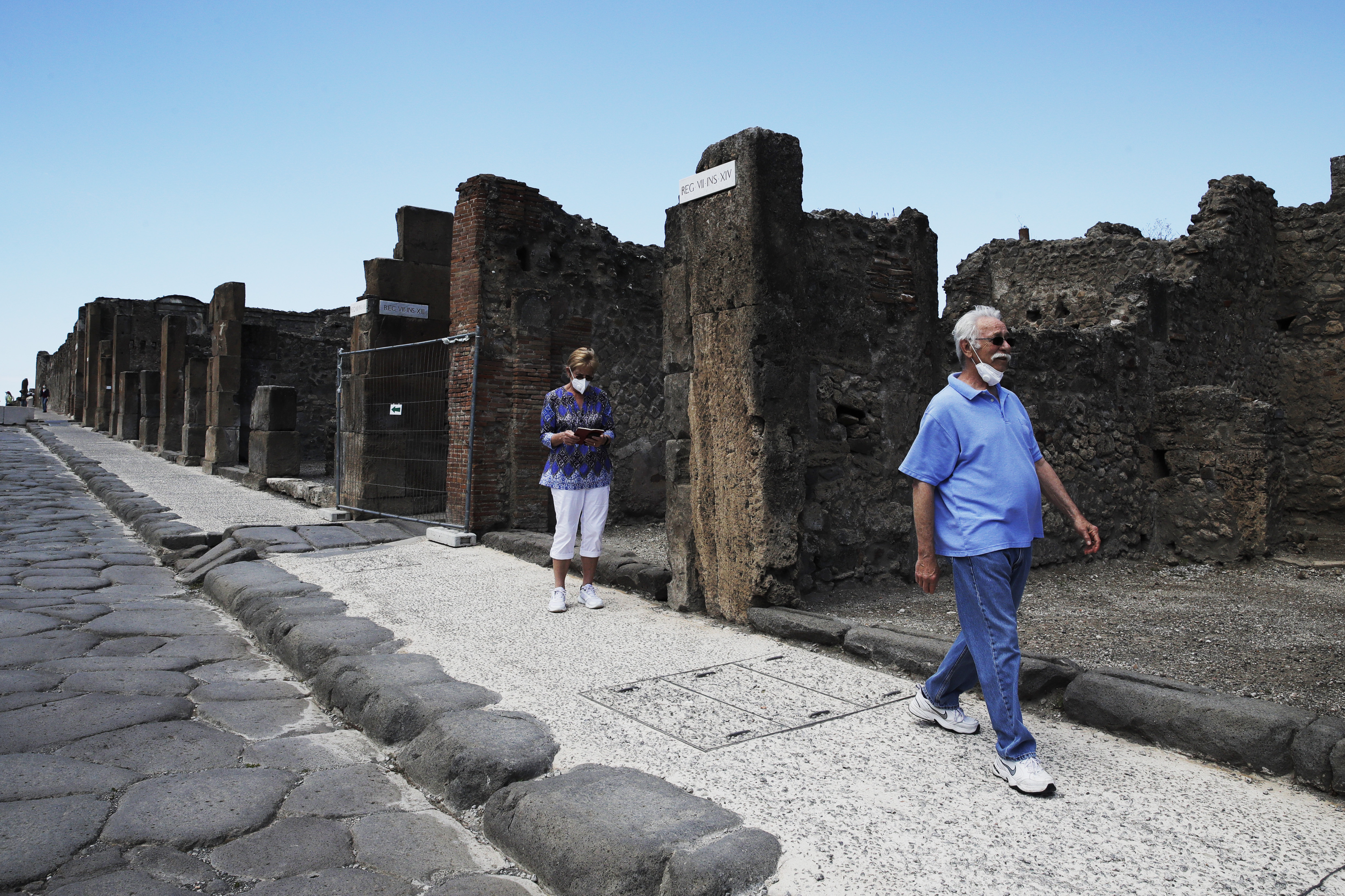 Michigan Couple Stranded In Italy For 2 Months Were First In Line To Visit Pompeii Ruins Mlive Com