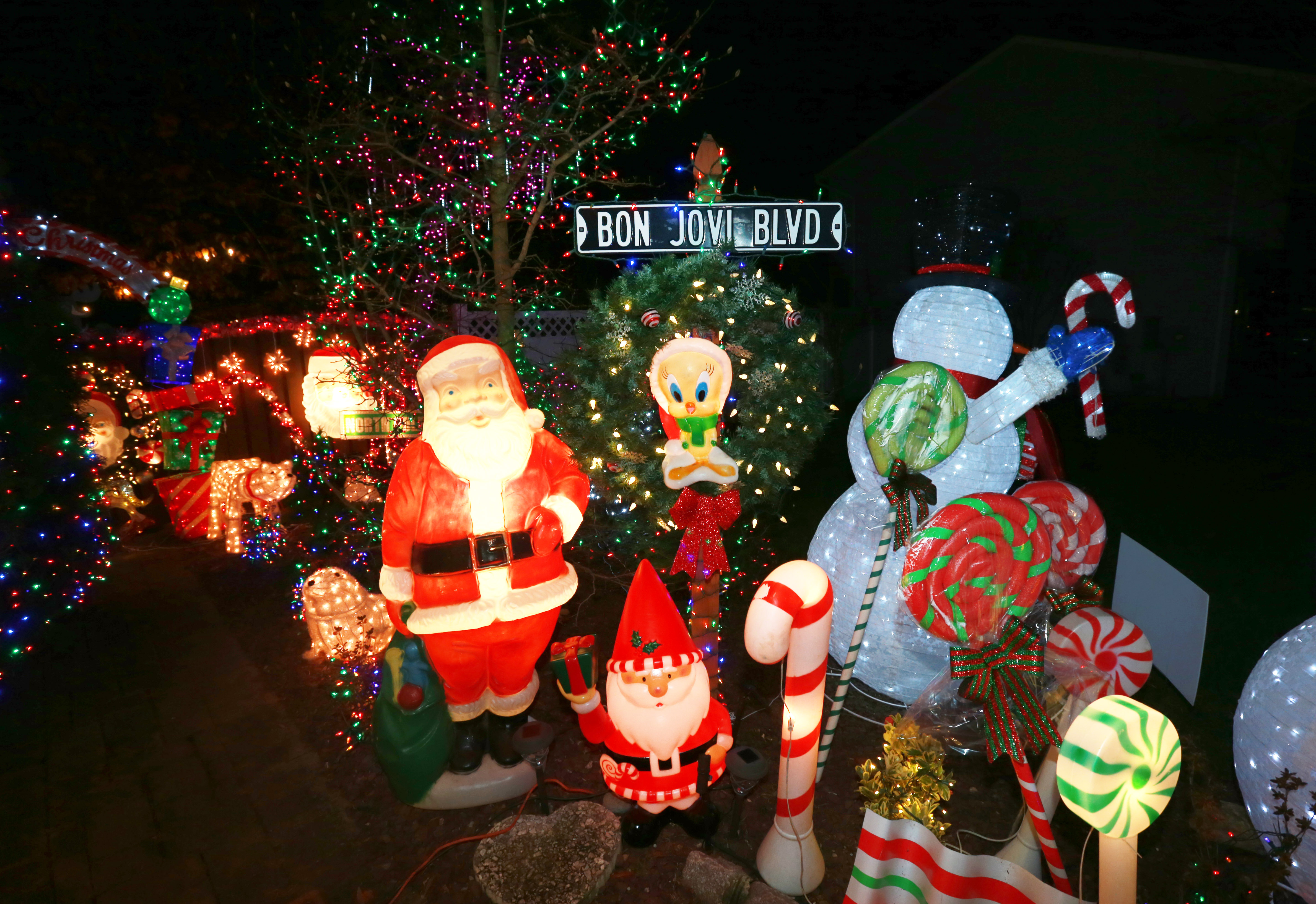 South Jersey man recreates 'Christmas Vacation' lights — complete