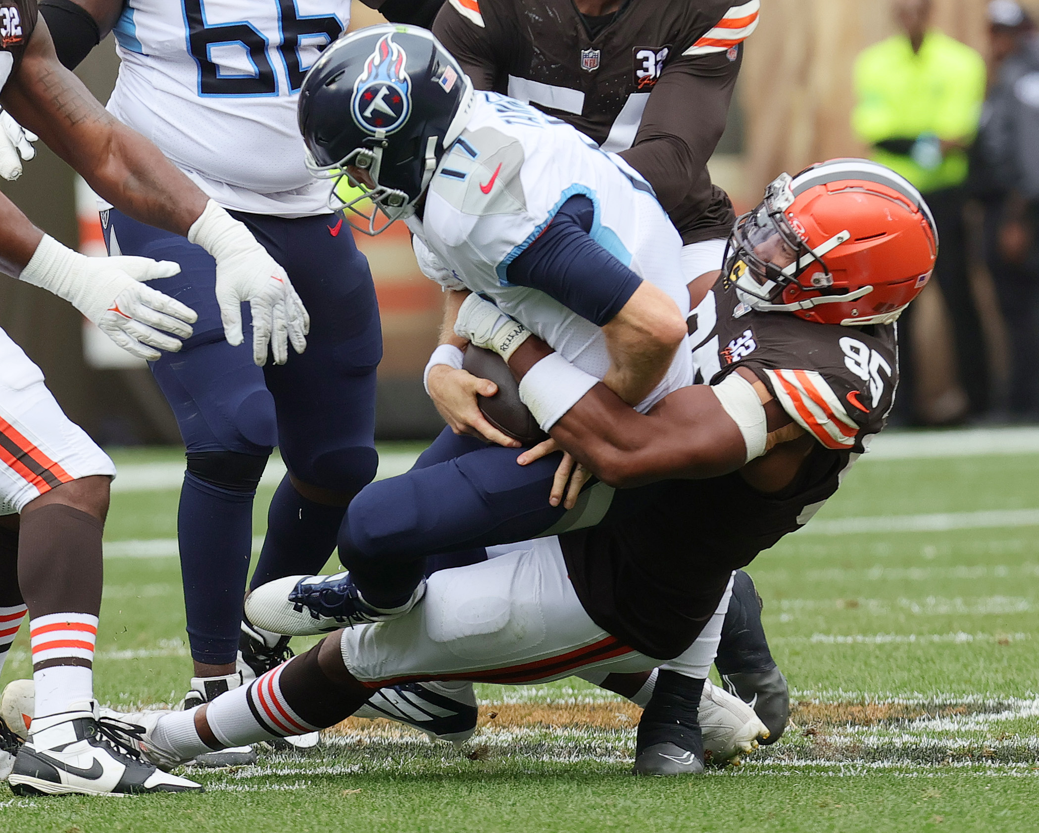 Browns: Greg Newsome II, Za'Darius Smith start slow with Titans next