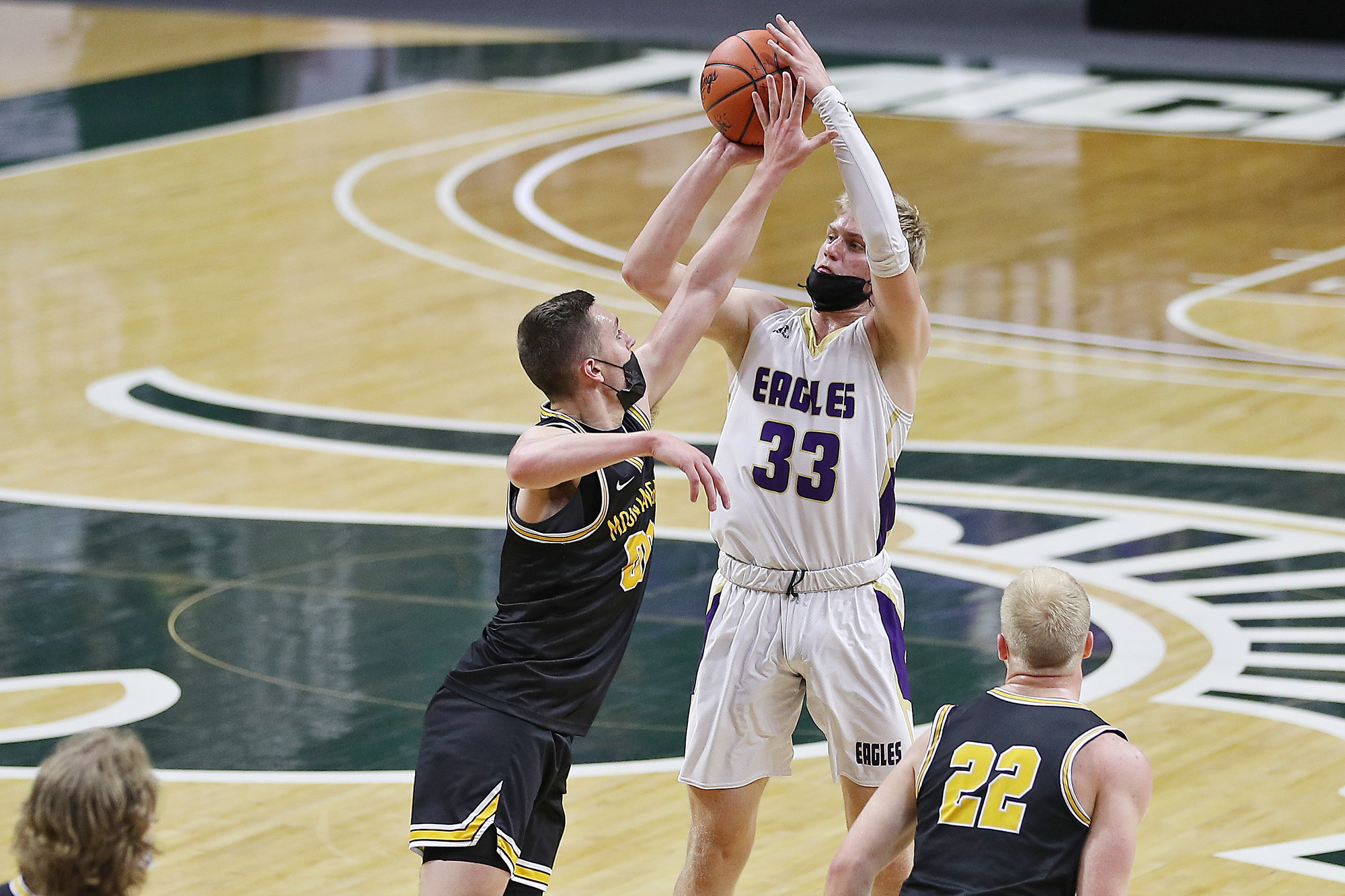 MHSAA Division 3 boys basketball semifinal Schoolcraft vs. Iron