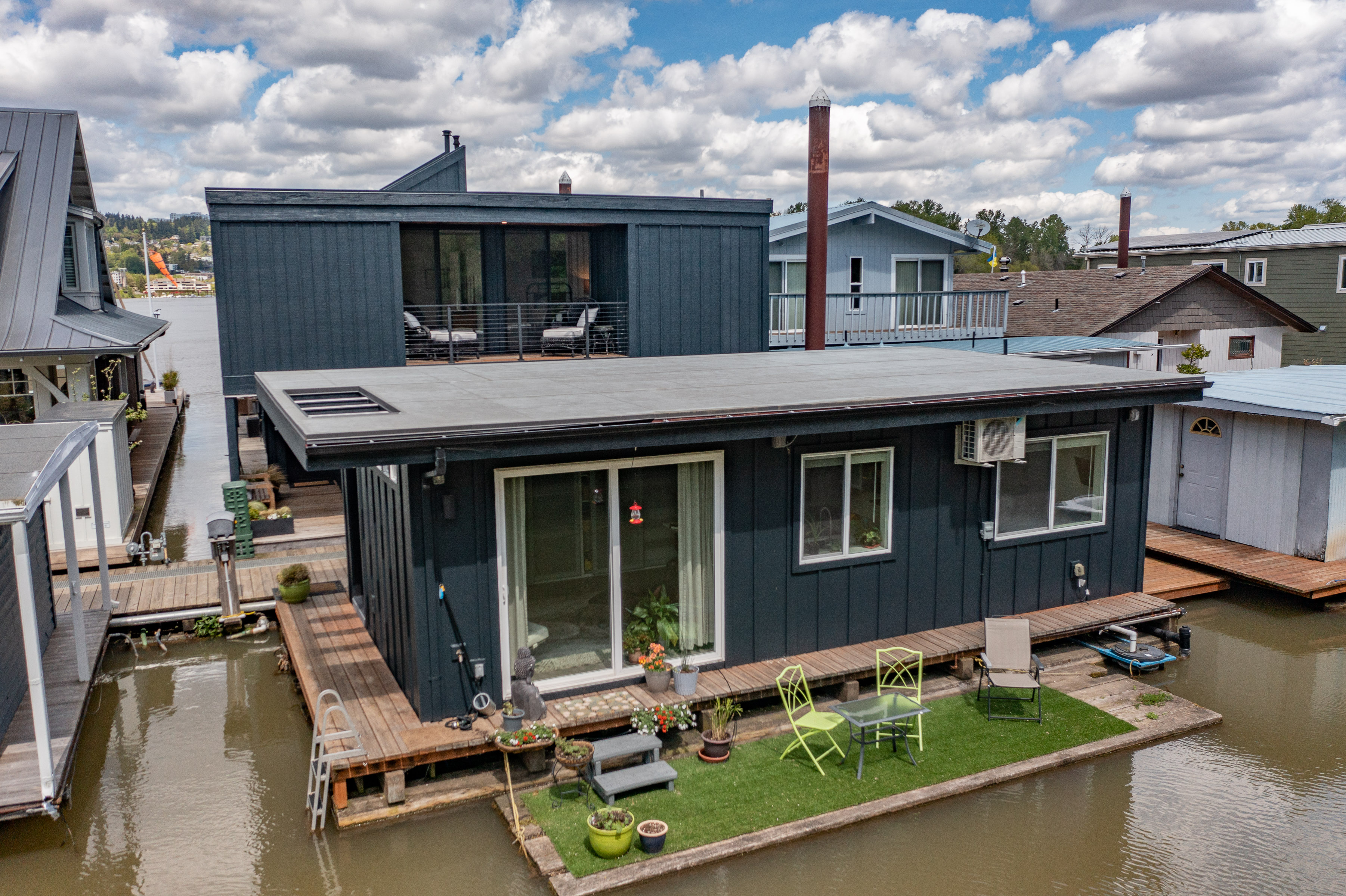 oregon yacht club floating homes for sale