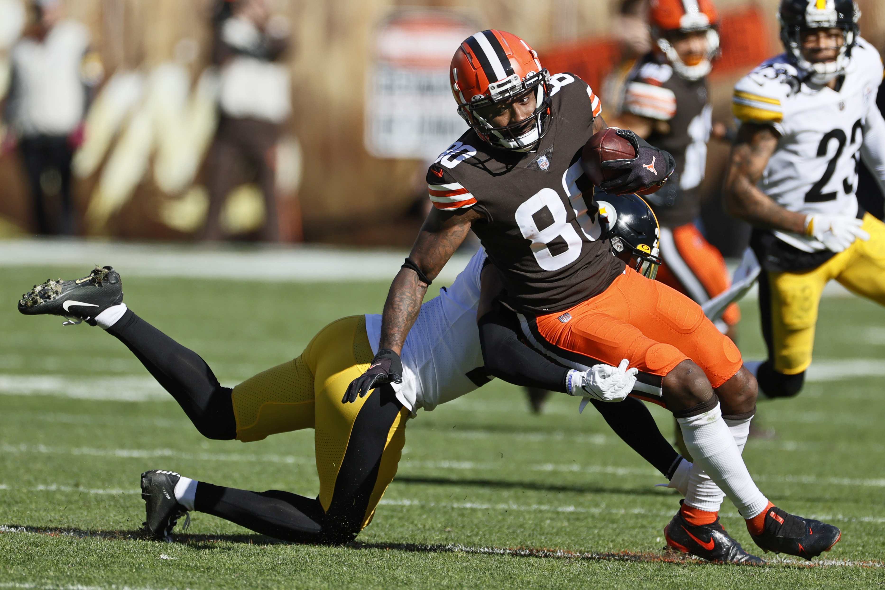 Browns' Jarvis Landry to face Steelers 'for sure' despite knee injury