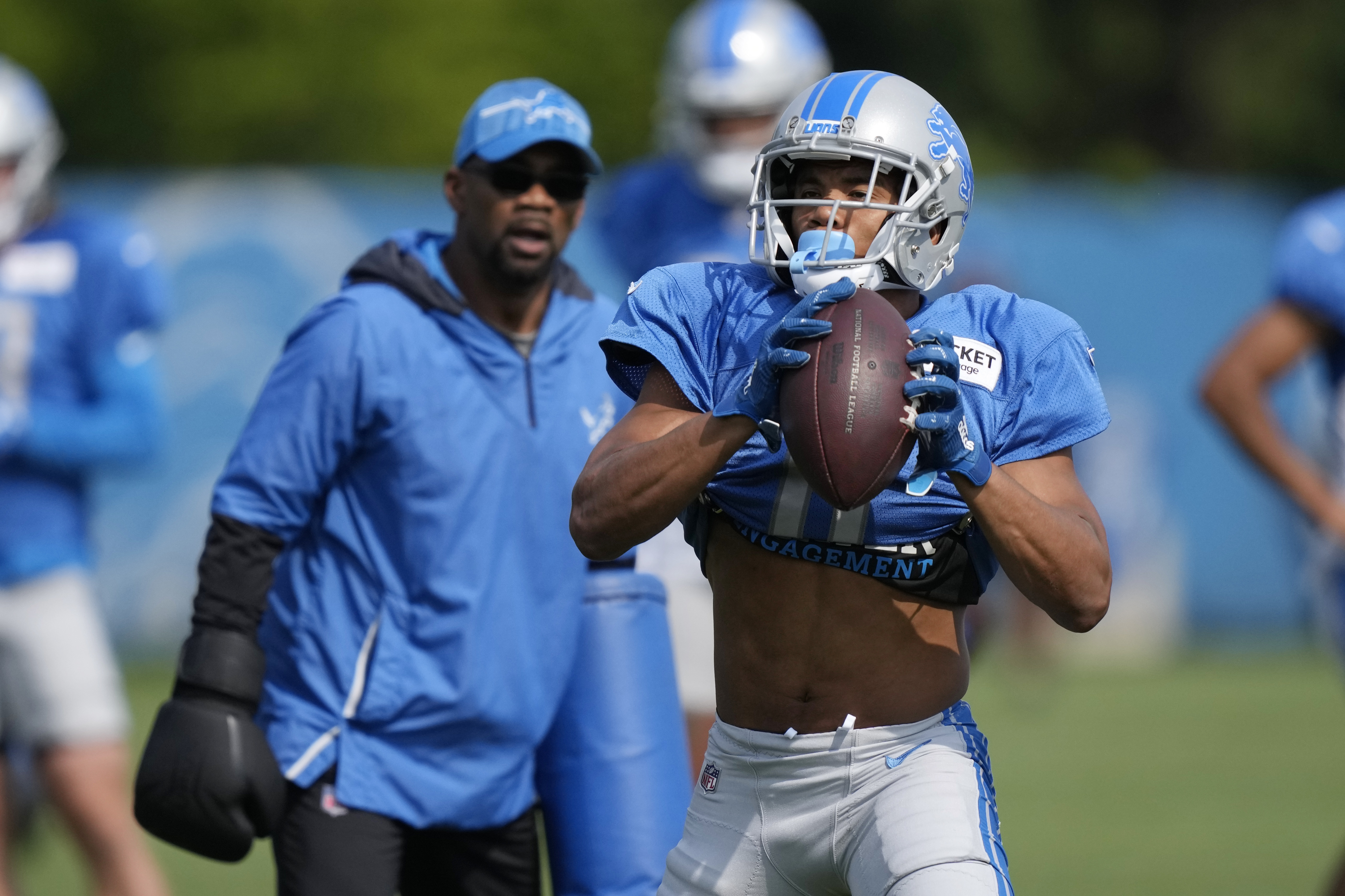 Detroit Lions quarterback Adrian Martinez (18) keeps the ball