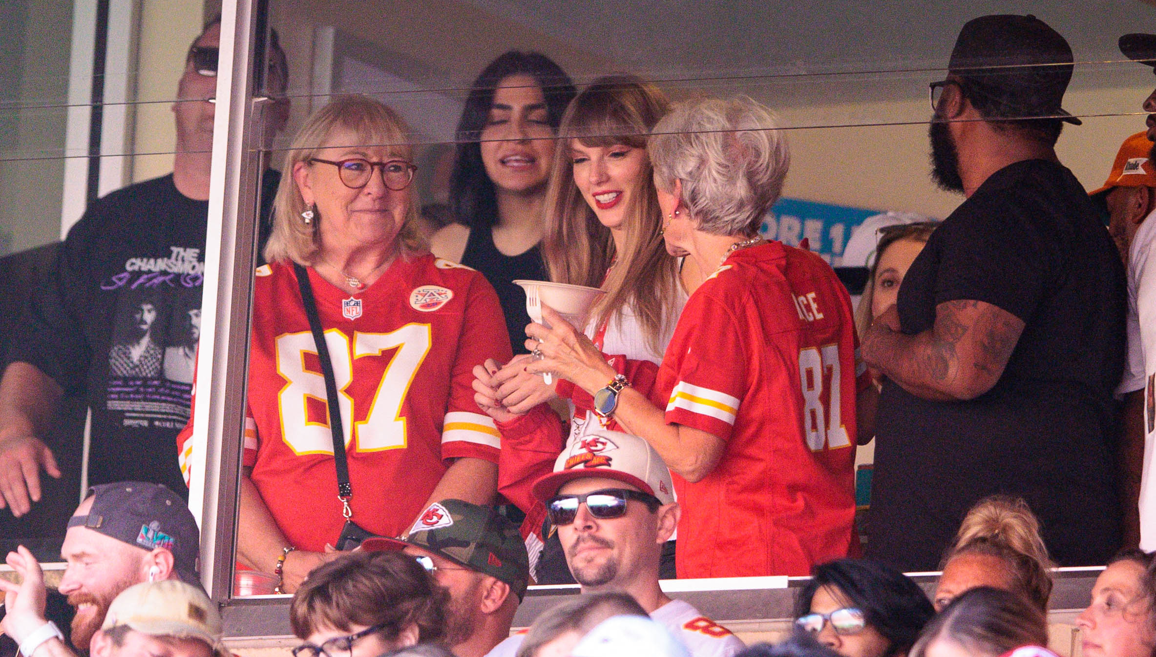 Chiefs TE Travis Kelce's jersey sales up nearly 400% amid Taylor Swift  mania - A to Z Sports