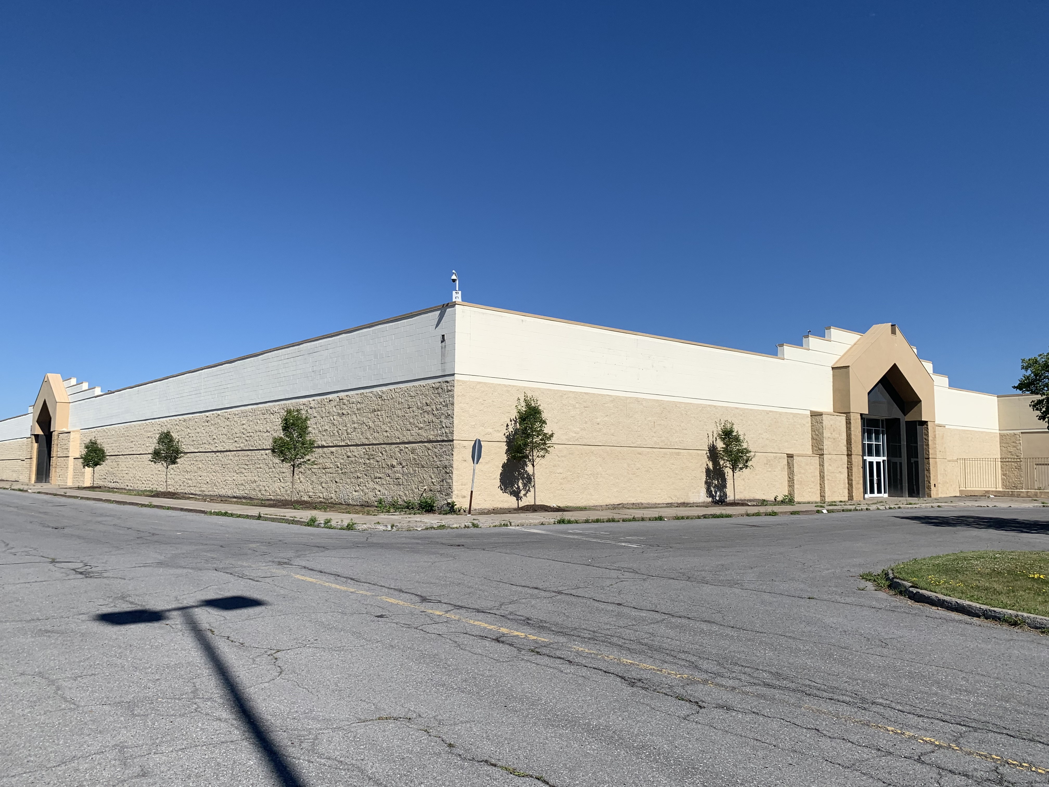 The old Broadway store at Topanga Plaza, Is now a Sears at …