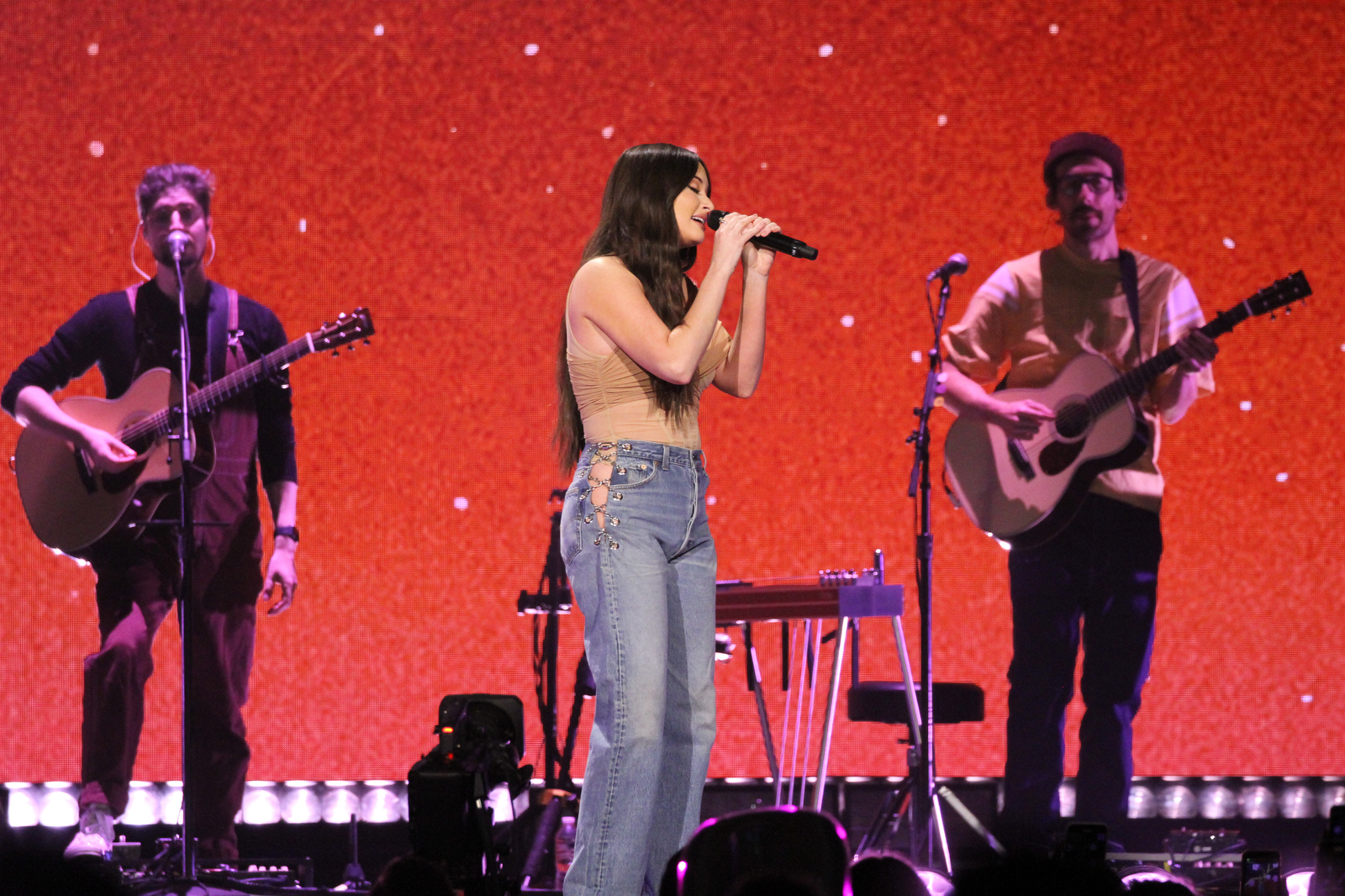 Kacey Musgraves radiates charm, elegance during first major concert of 2022  - cleveland.com