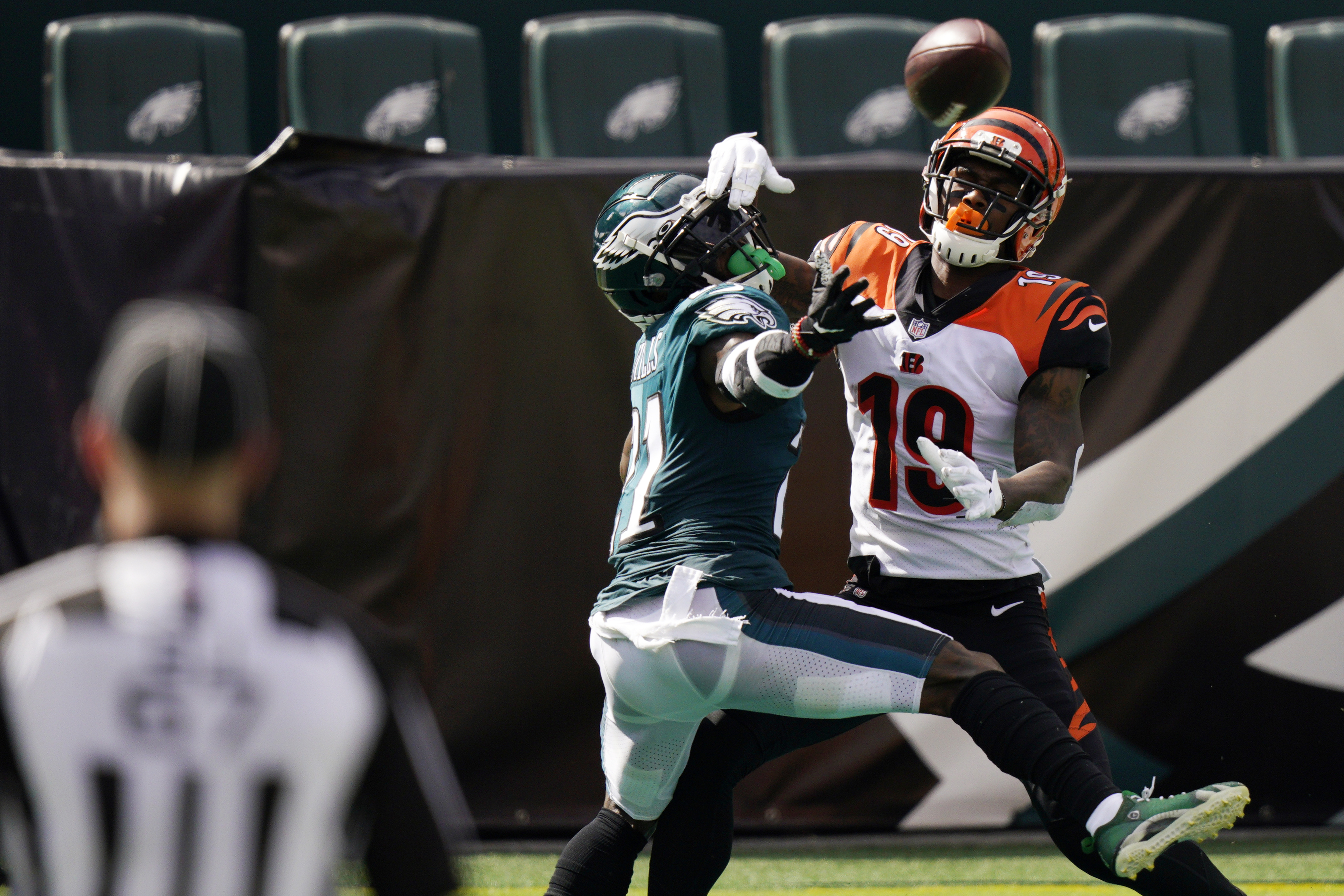 Cincinnati Bengals wide receiver Auden Tate (19) catches a