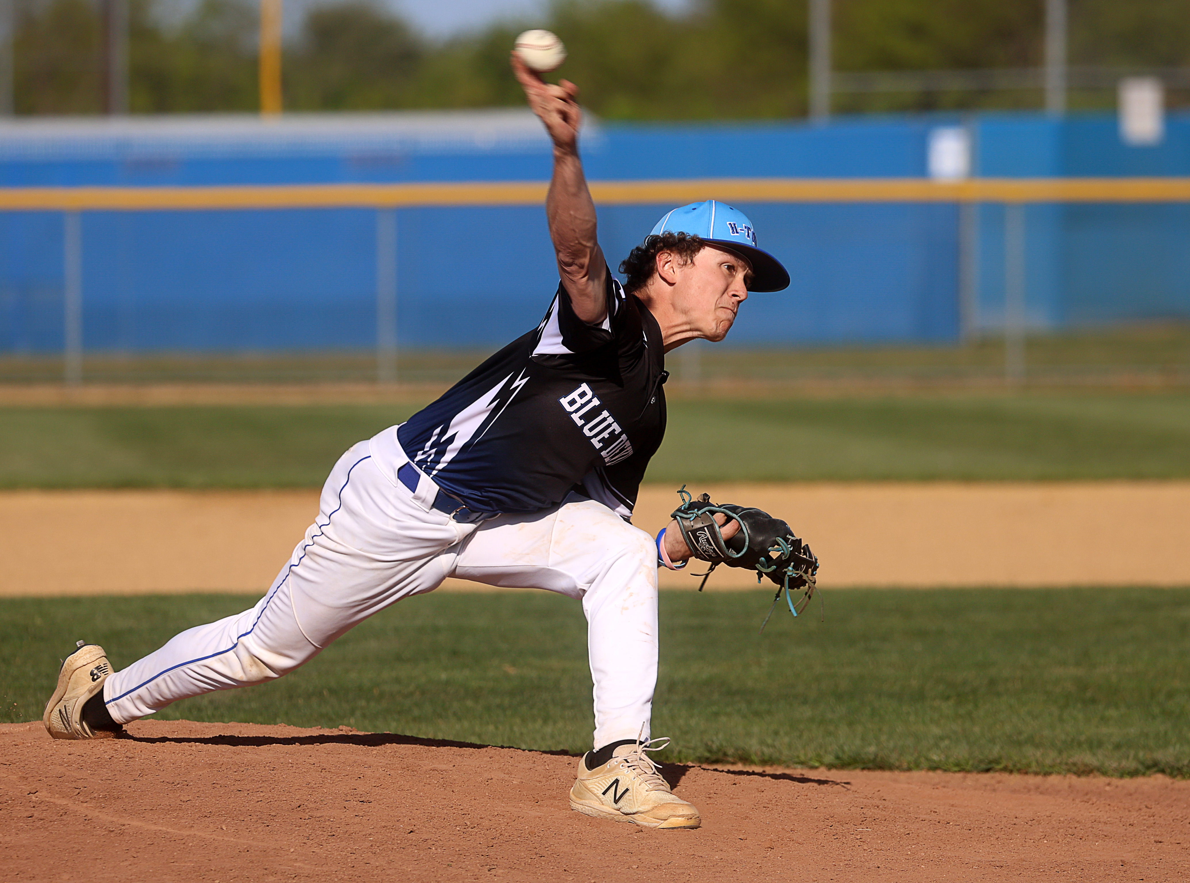 Baseball Earns DH Split; Secures Outright A-R-C Title - Buena