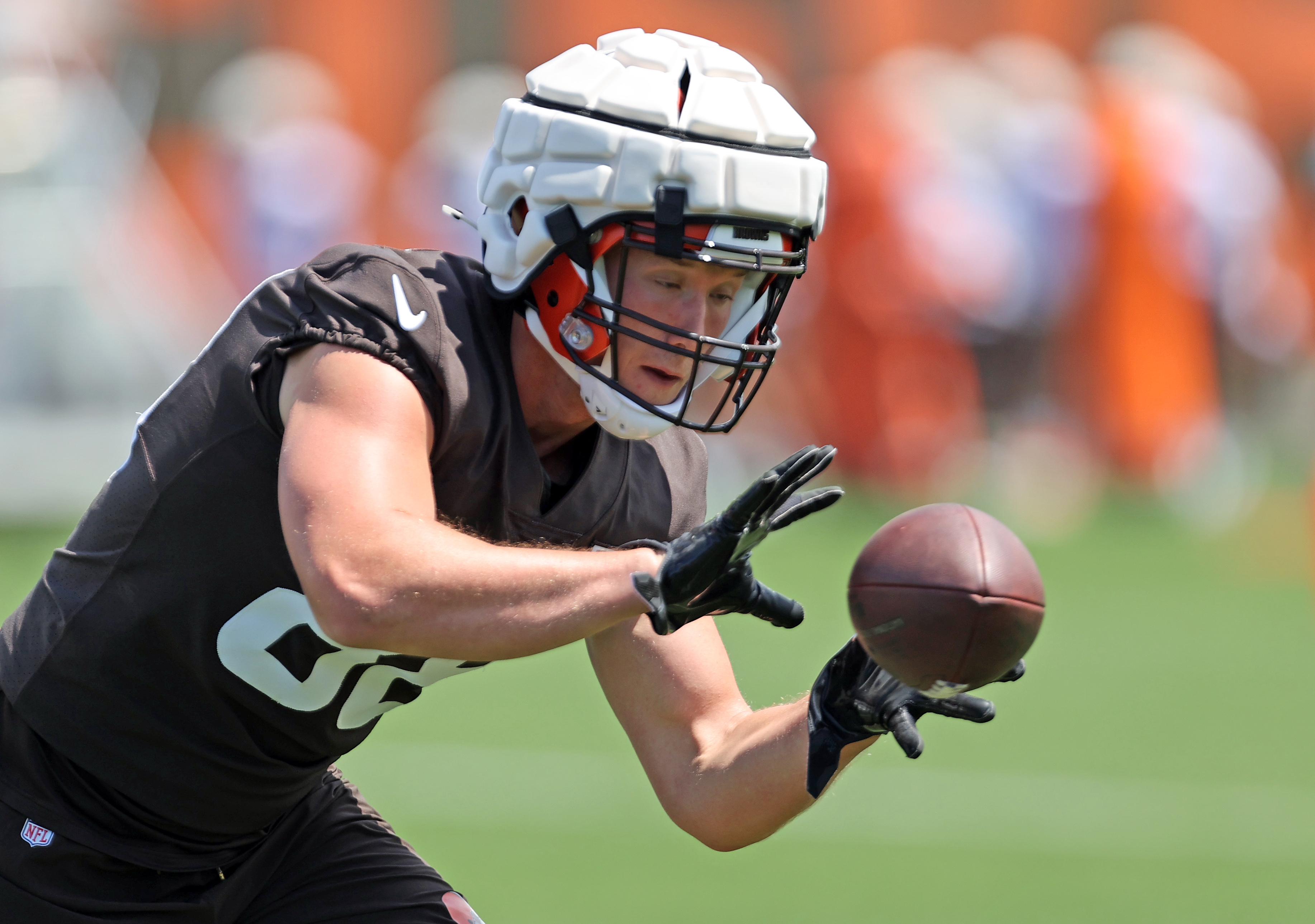 Cleveland Browns tight end Harrison Bryant (88) runs after a catch