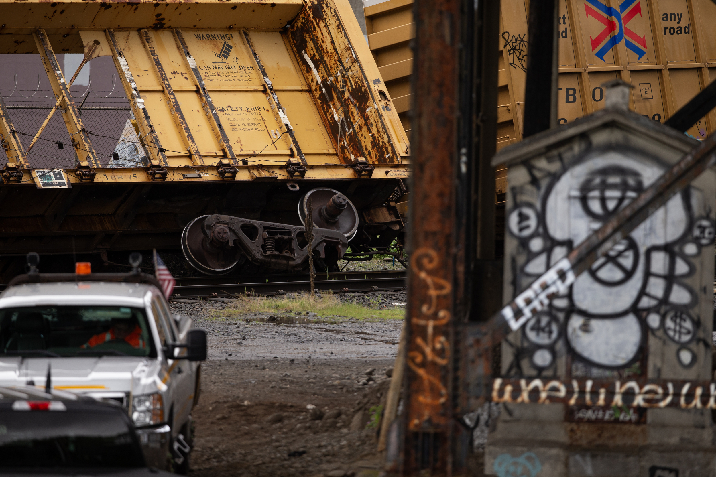 Steel Bridge freight train derailment - oregonlive.com