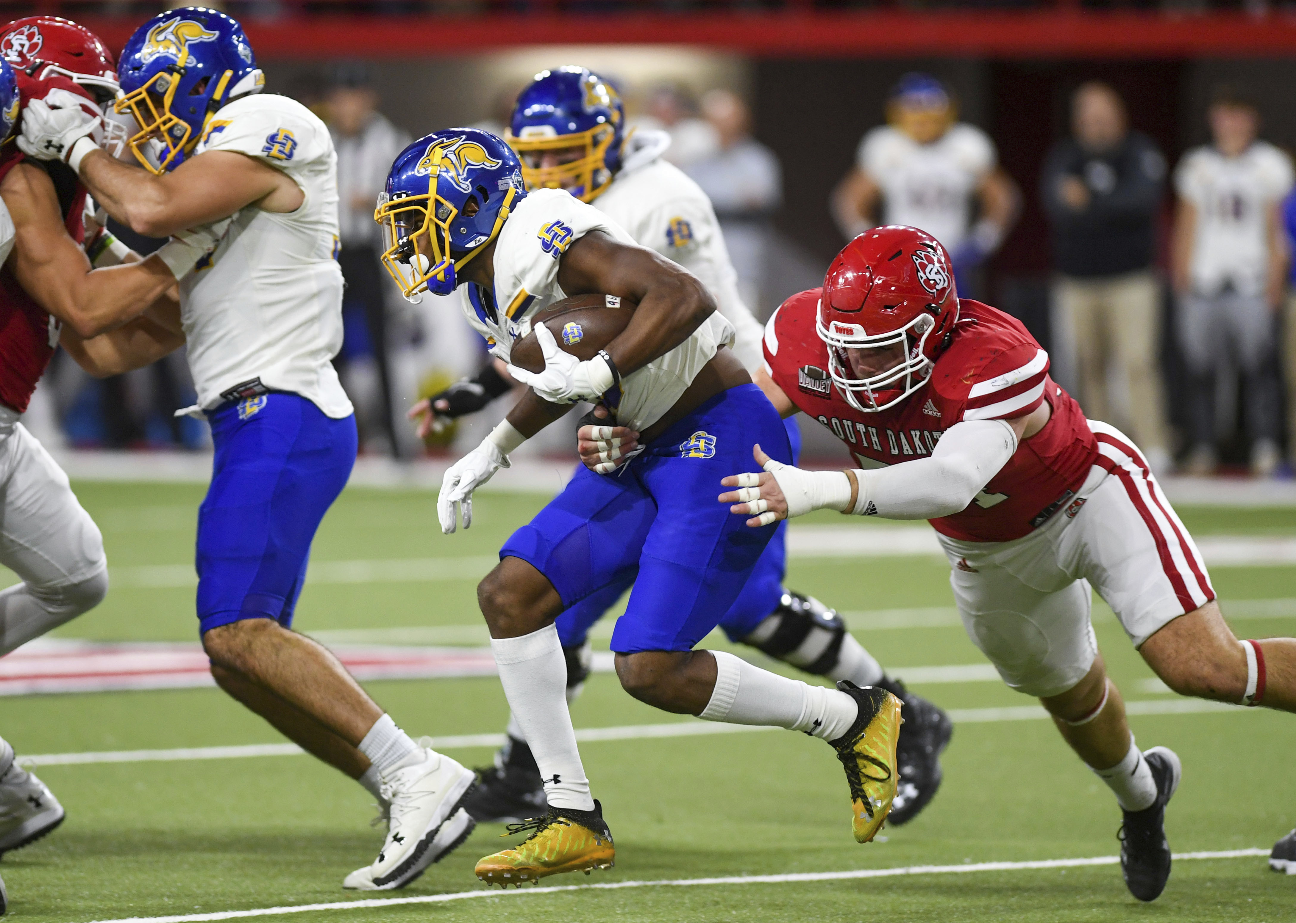 RB Pierre Strong Jr. (South Dakota State) Runs a 4.37 40-Yard Dash