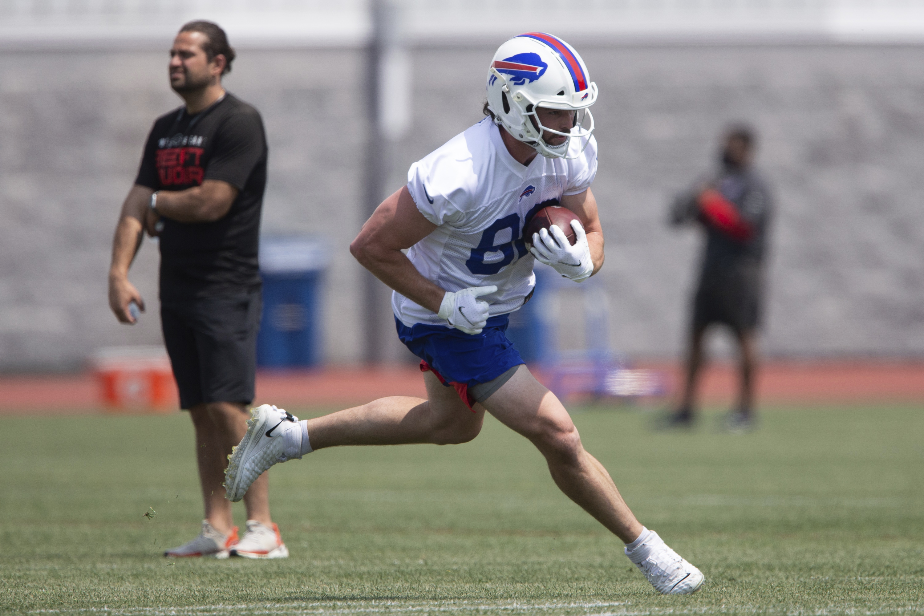 Jacob Hollister won't be back with Buffalo Bills, as team decided to keep  defensive linemen - Buffalo Rumblings