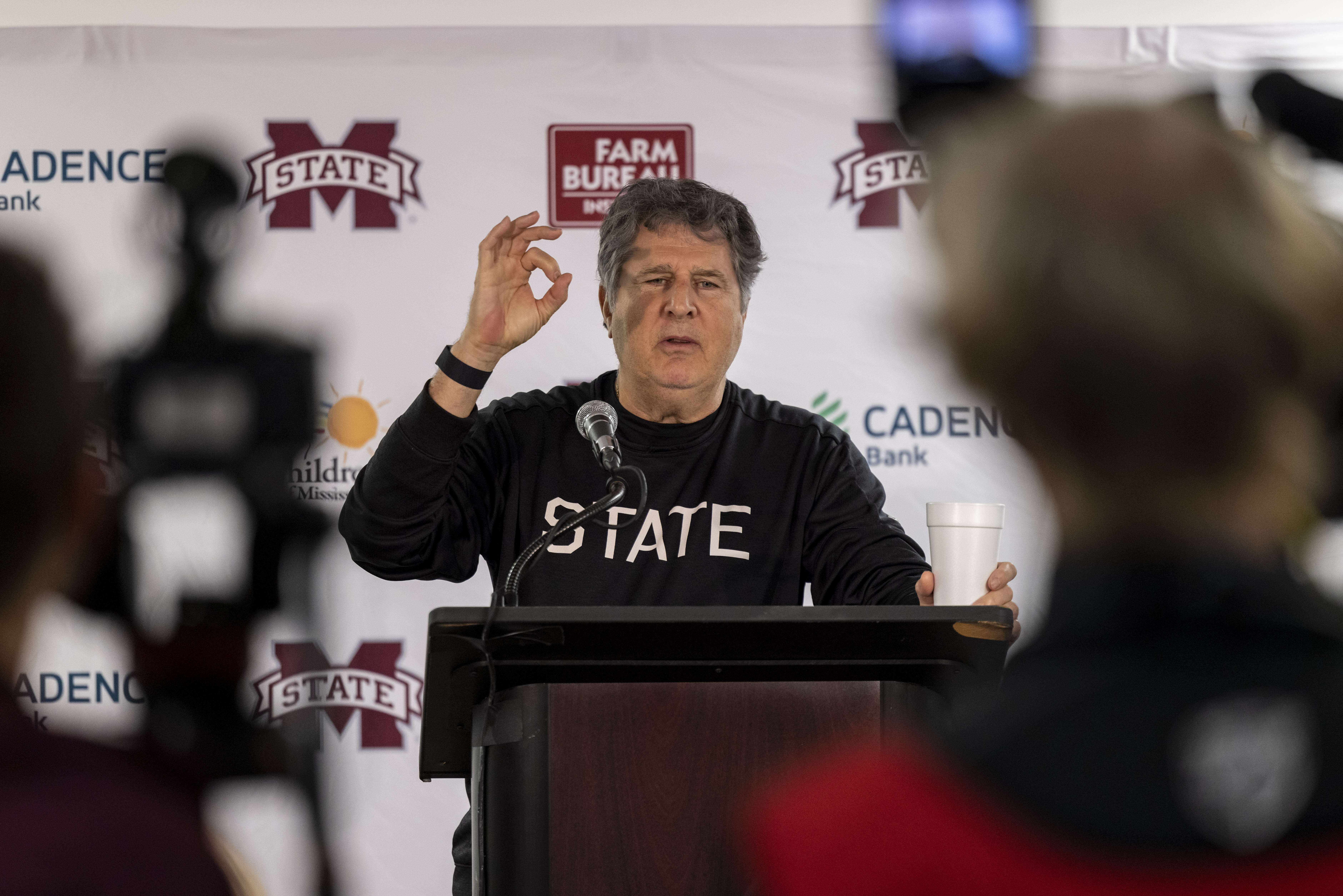 Mississippi State RB takes parting shot at coach Mike Leach, enters  transfer portal 