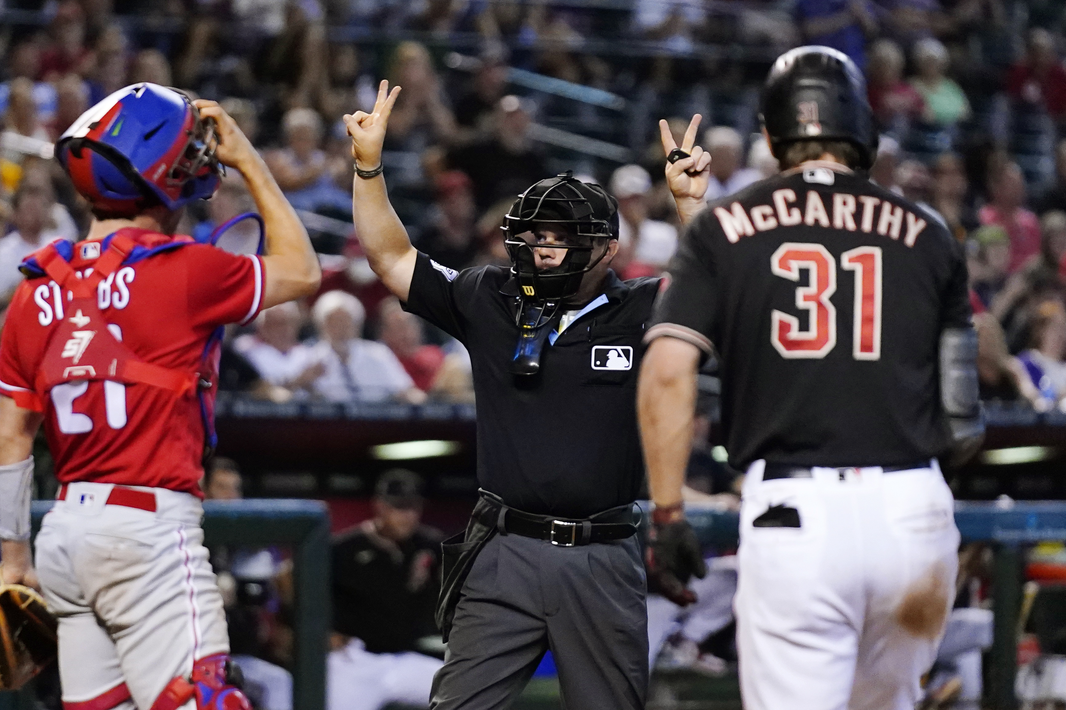 Phillies above .500 for first time since May 13, beat Diamondbacks