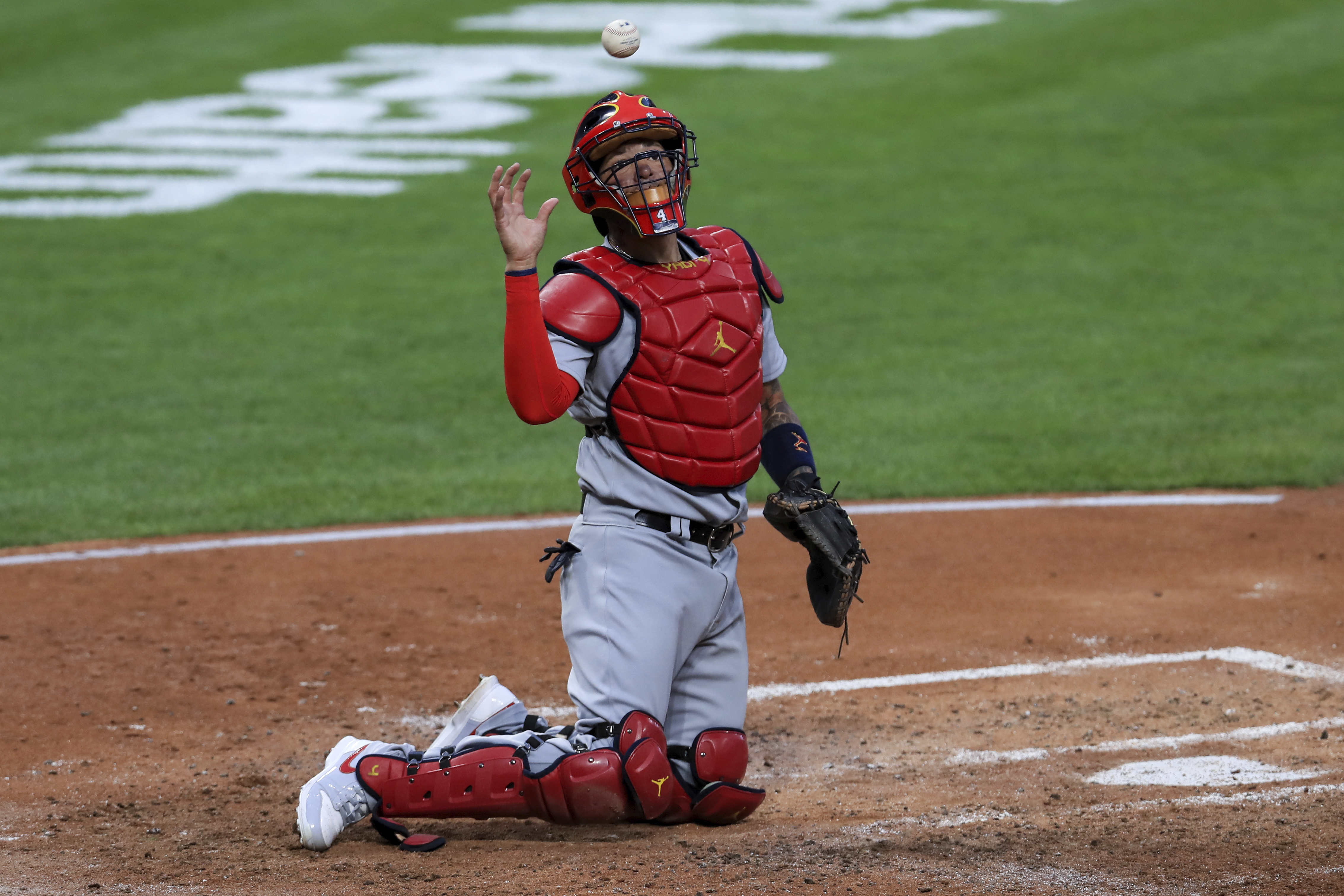 Yadier Molina news: Cardinals re-sign free agent to one-year deal -  DraftKings Network