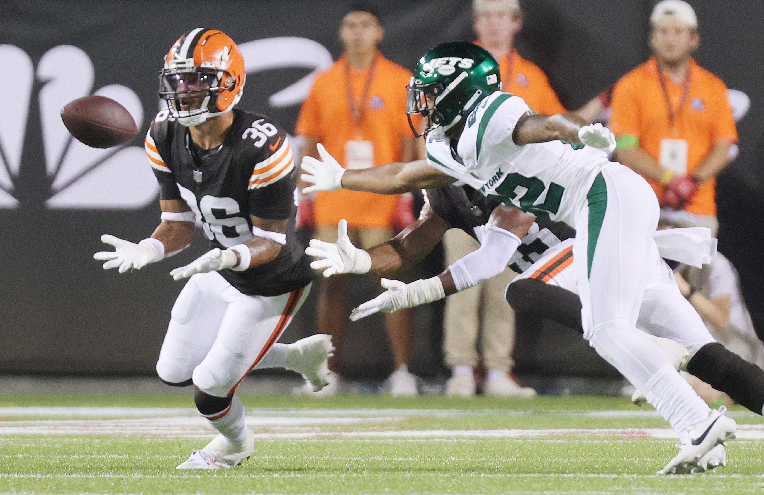 Lights go out during second half of Jets-Browns Hall of Fame game