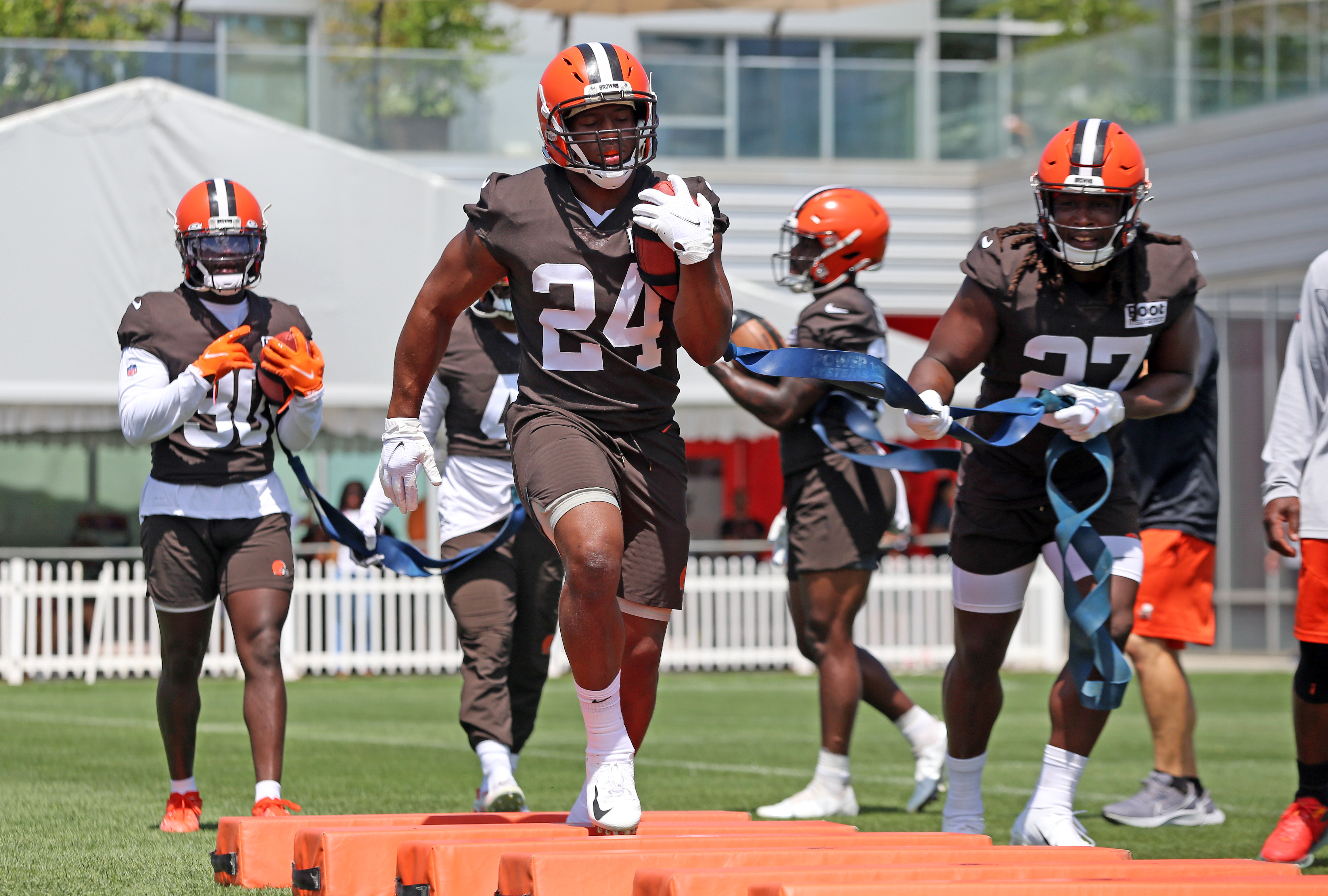 Kareem Hunt returns to team drills after skipping them for two days,  requesting trade