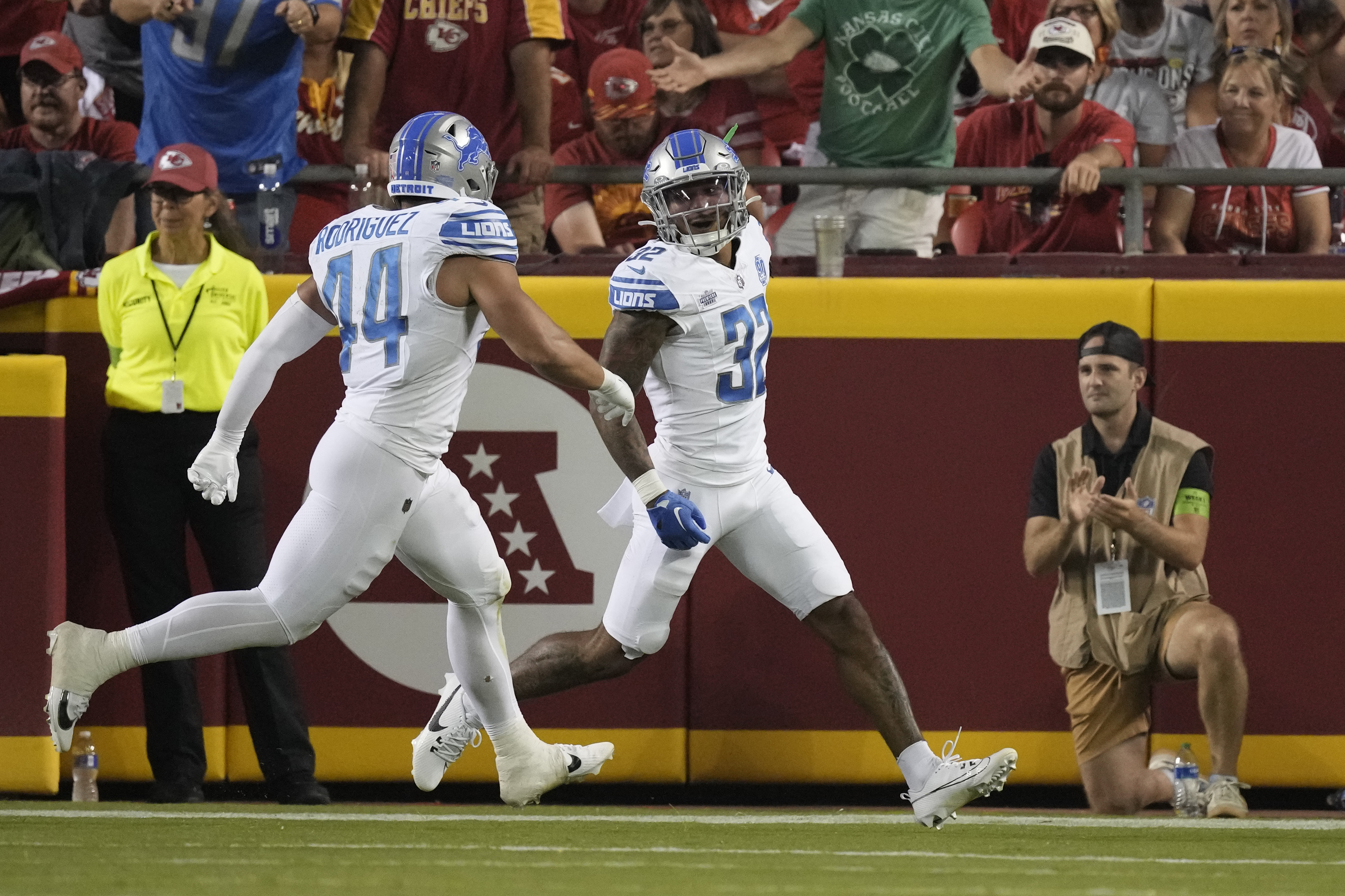 Lions grades: Jared Goff picks up where he left off, defense delivers in  clutch 