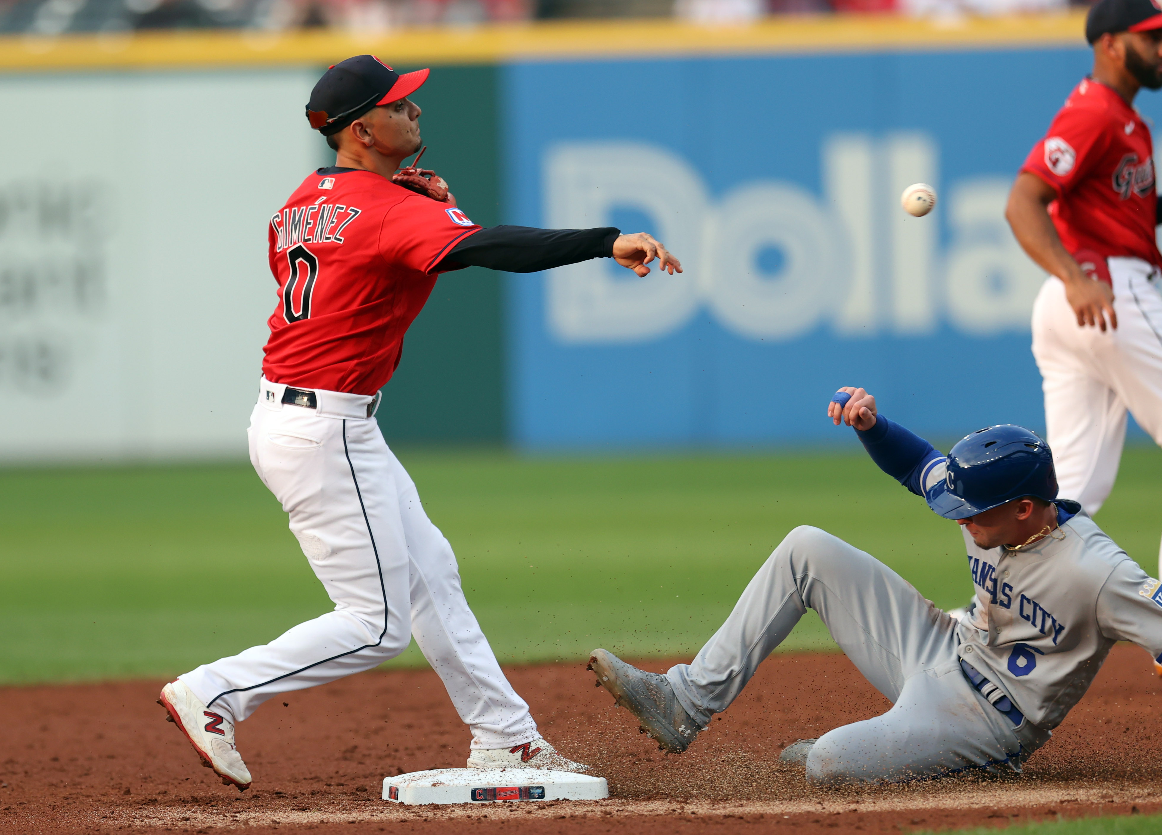 Guardians finally beat Zack Greinke behind Aaron Civale's pitching and Bo  Naylor's two homers 