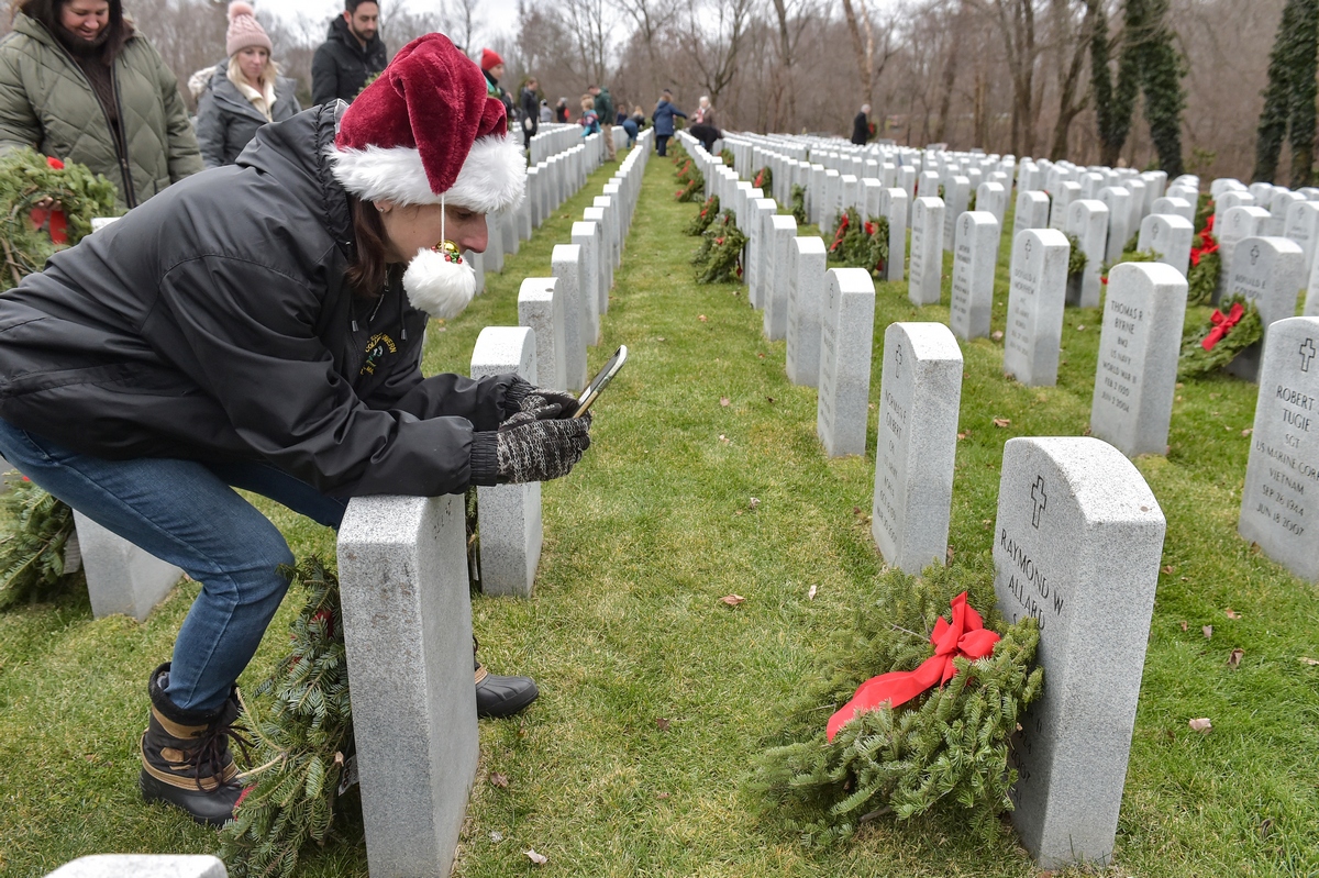 Wreaths Across America at Veterans Memorial Cemetery in Agawam ...
