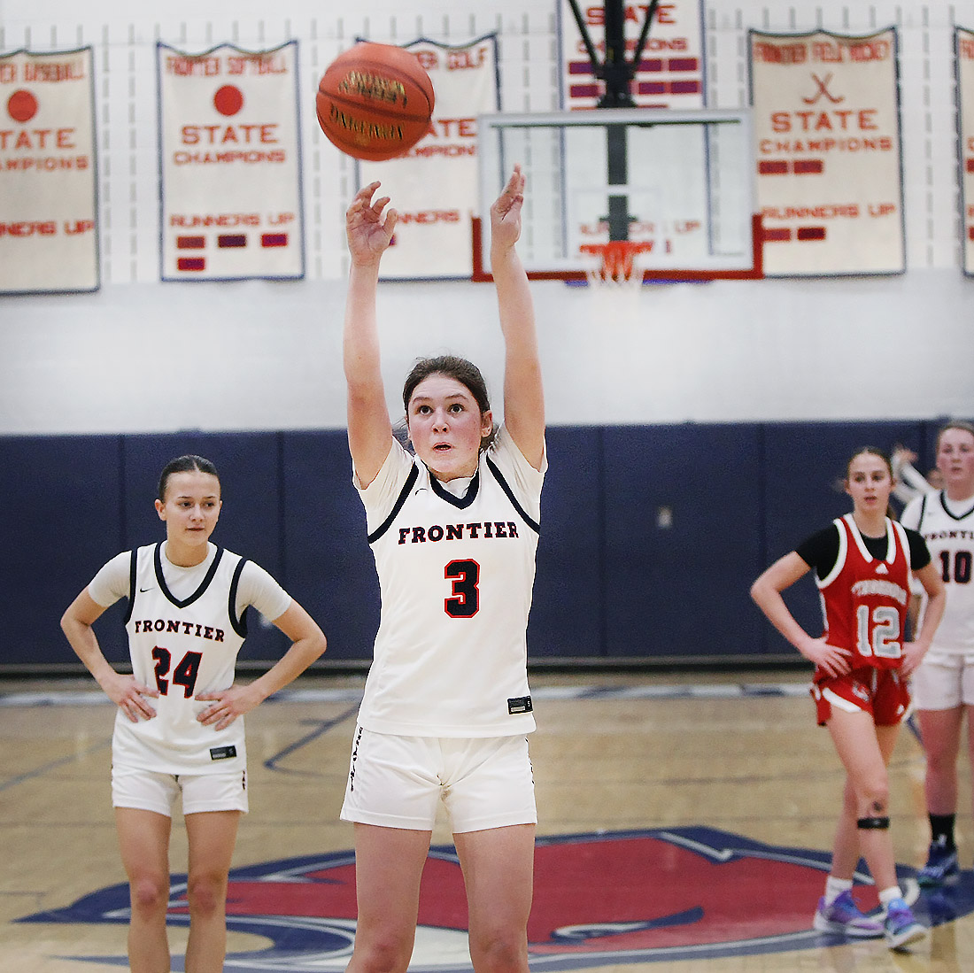 Tyngsbrough vs Frontier girls Div IV Basketball - masslive.com