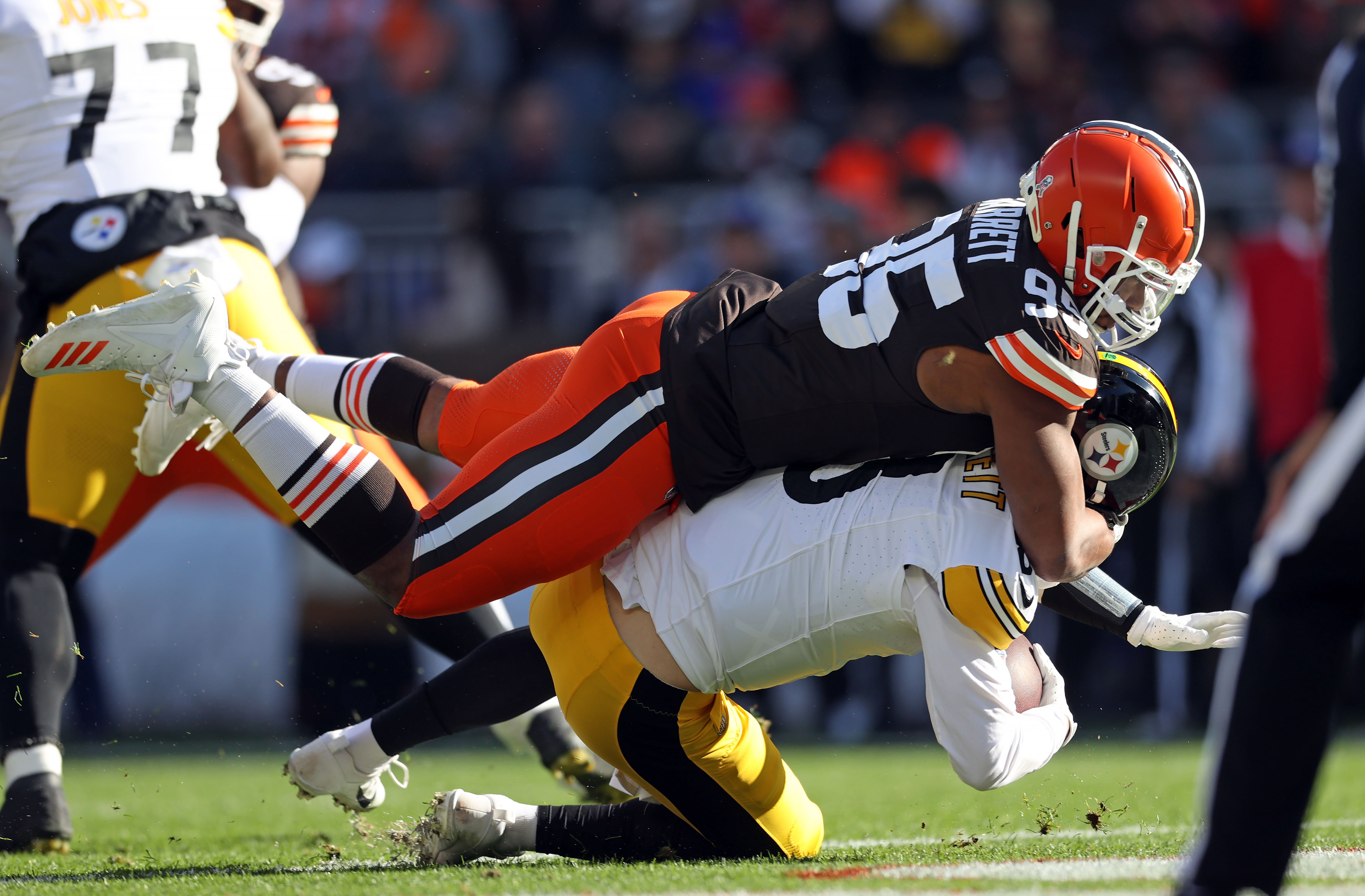 Cleveland Browns Defense Vs. Pittsburgh Steelers, November 19, 2023 ...