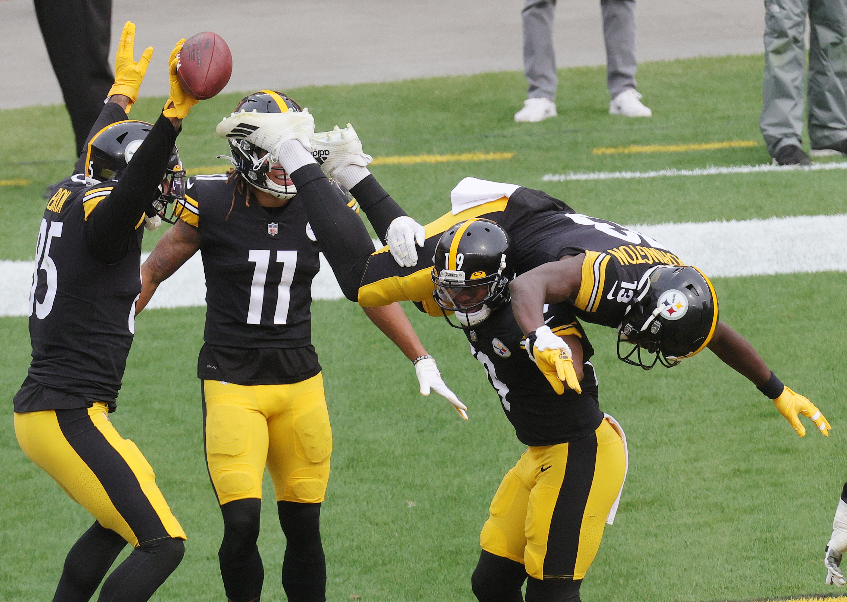 Pittsburgh Steelers free safety Minkah Fitzpatrick (39) celebrates with  wide receiver JuJu Smith-Schuster (19) on the sideline after scoring a  touchdown on an intercepted pass from Cleveland Browns quarterback Baker  Mayfield during