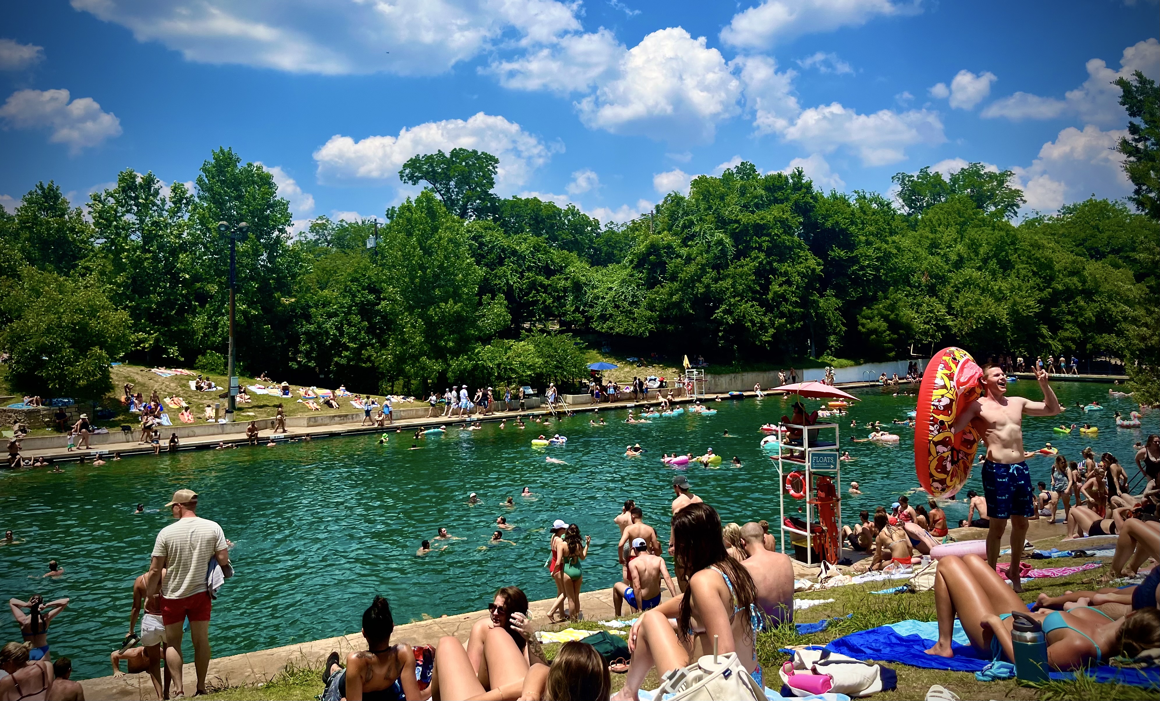 Free shuttle in Austin aims to ease parking problems at