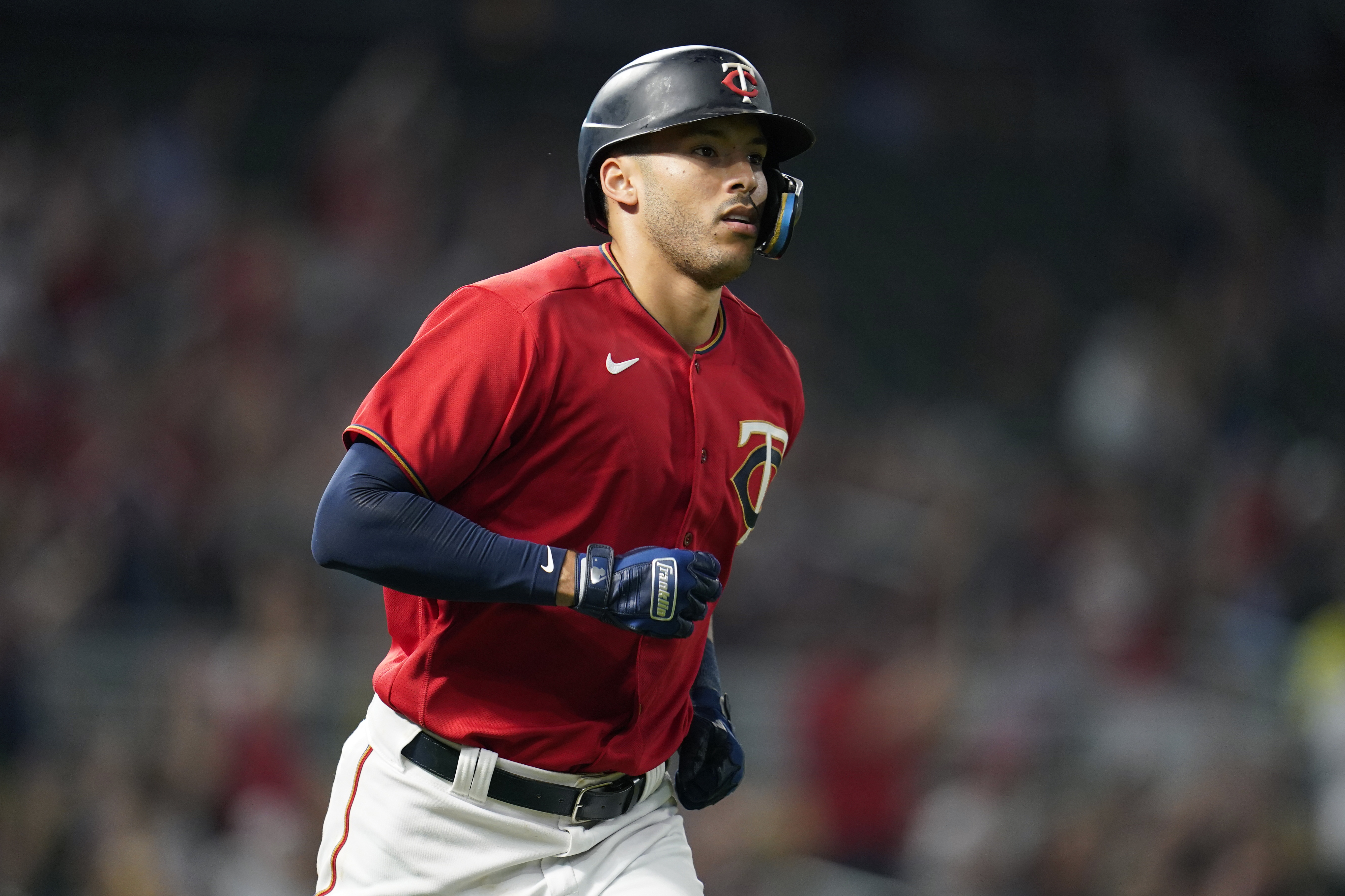 Carlos Correa agrees to 13-year, $350 million contract with Giants