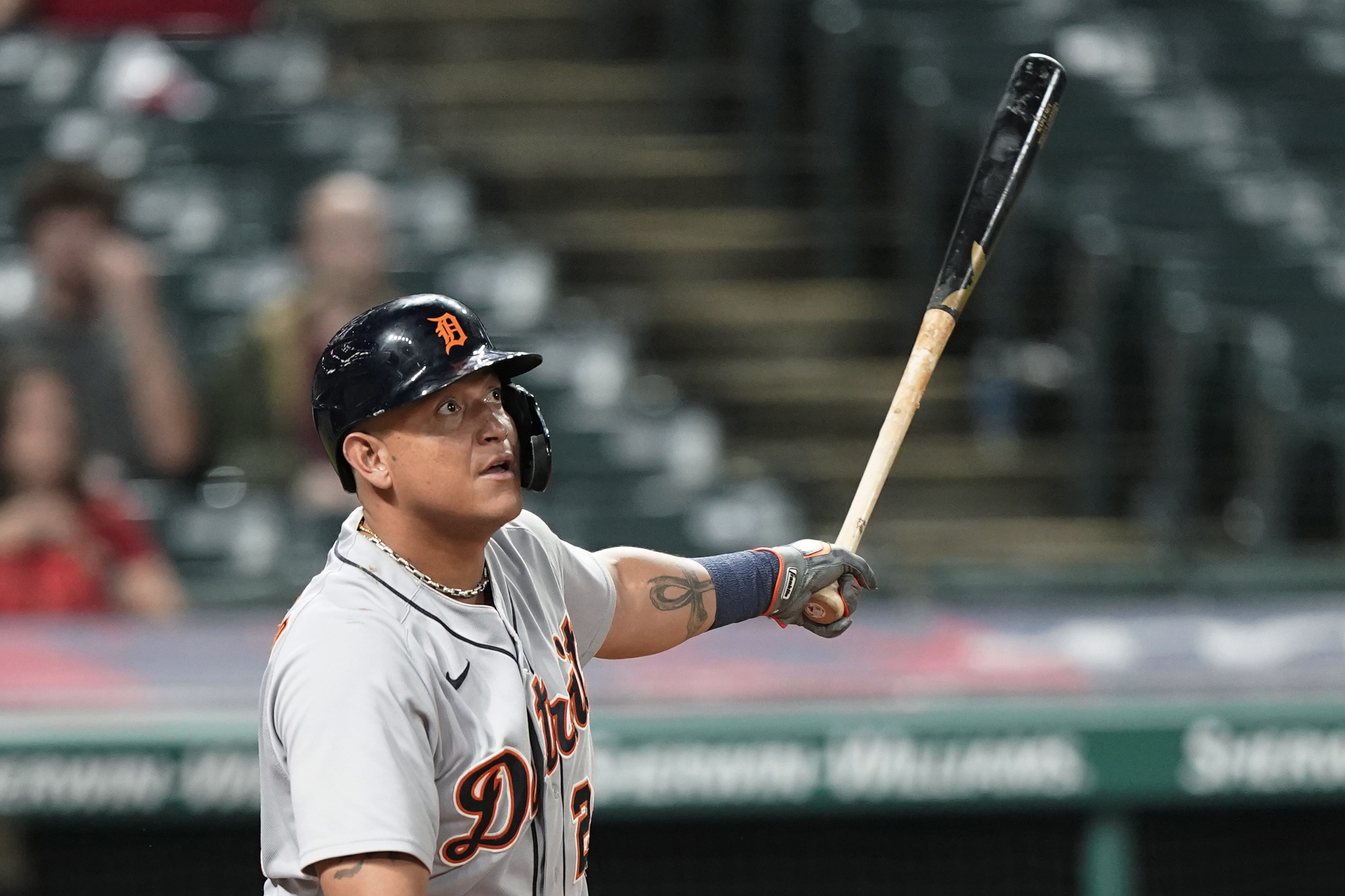 Tigers' Miguel Cabrera passes Lou Gehrig on all-time homers list 