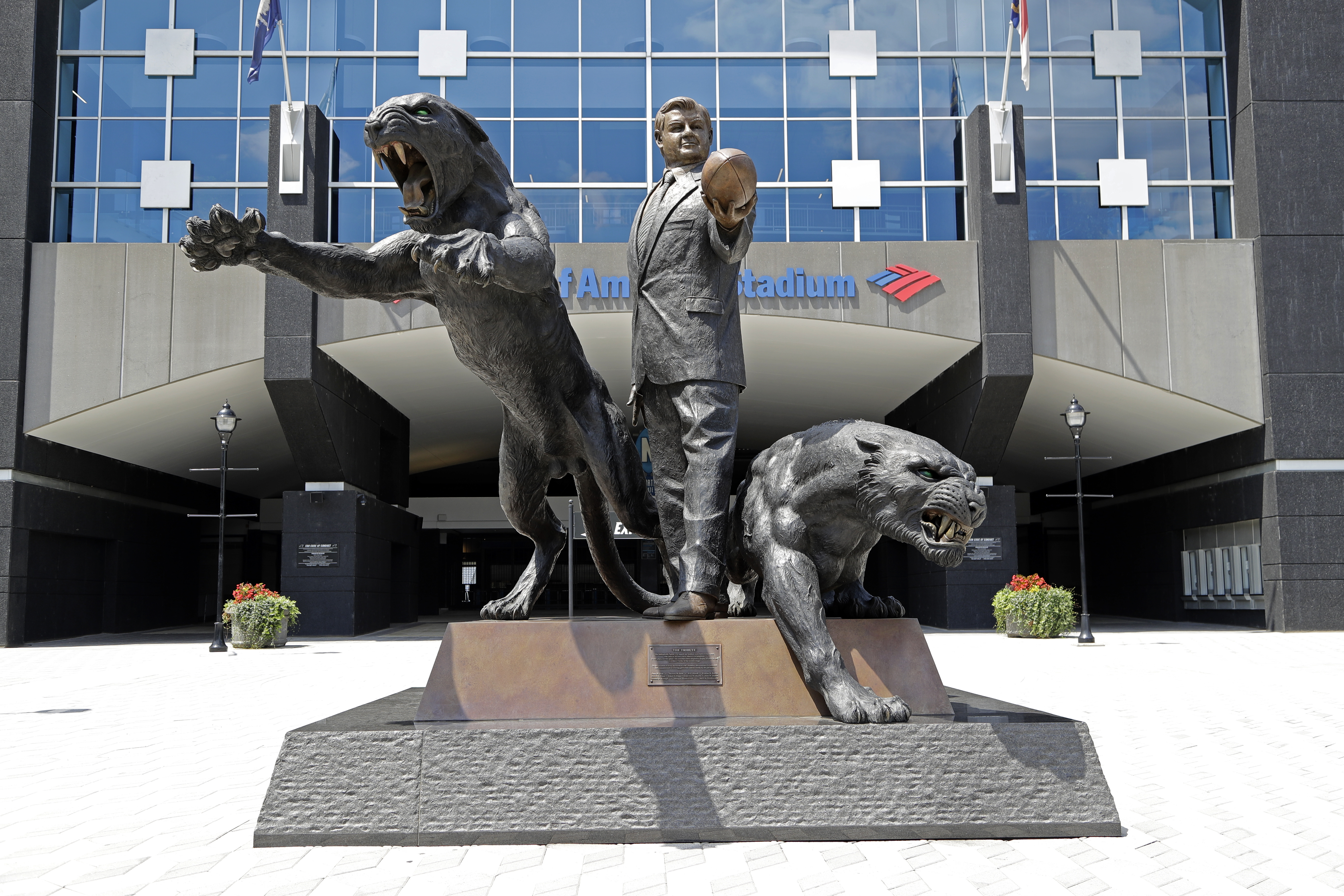 Carolina Panthers to take down statue of former owner Jerry