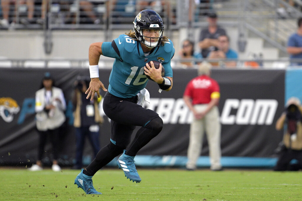 JACKSONVILLE, FL - AUGUST 12: Jacksonville Jaguars wide receiver Zay Jones ( 7) runs with the ball during the game between the Cleveland Browns and the Jacksonville  Jaguars on August 12, 2022 at