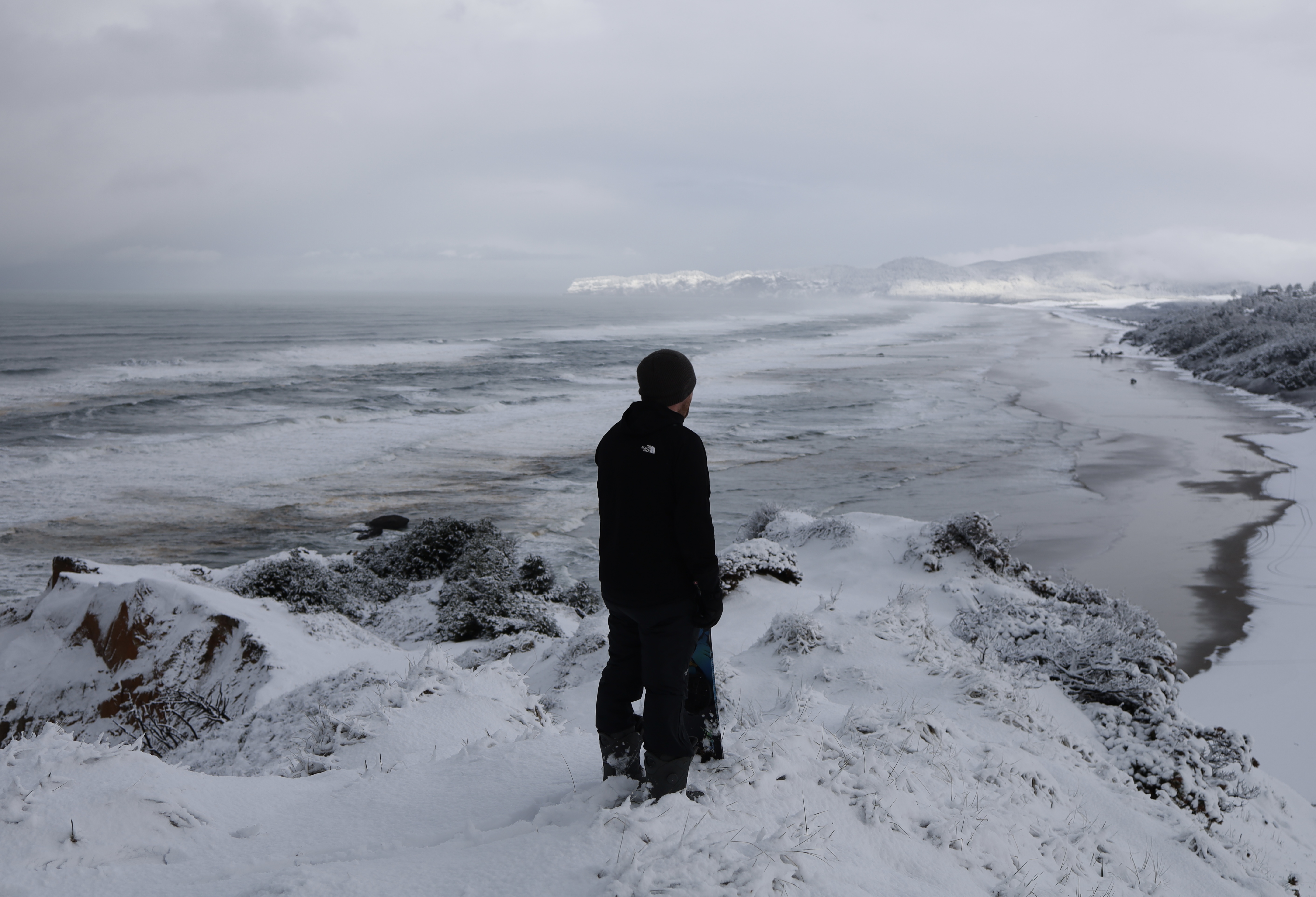 Rare snowfall hits Oregon coast - oregonlive.com