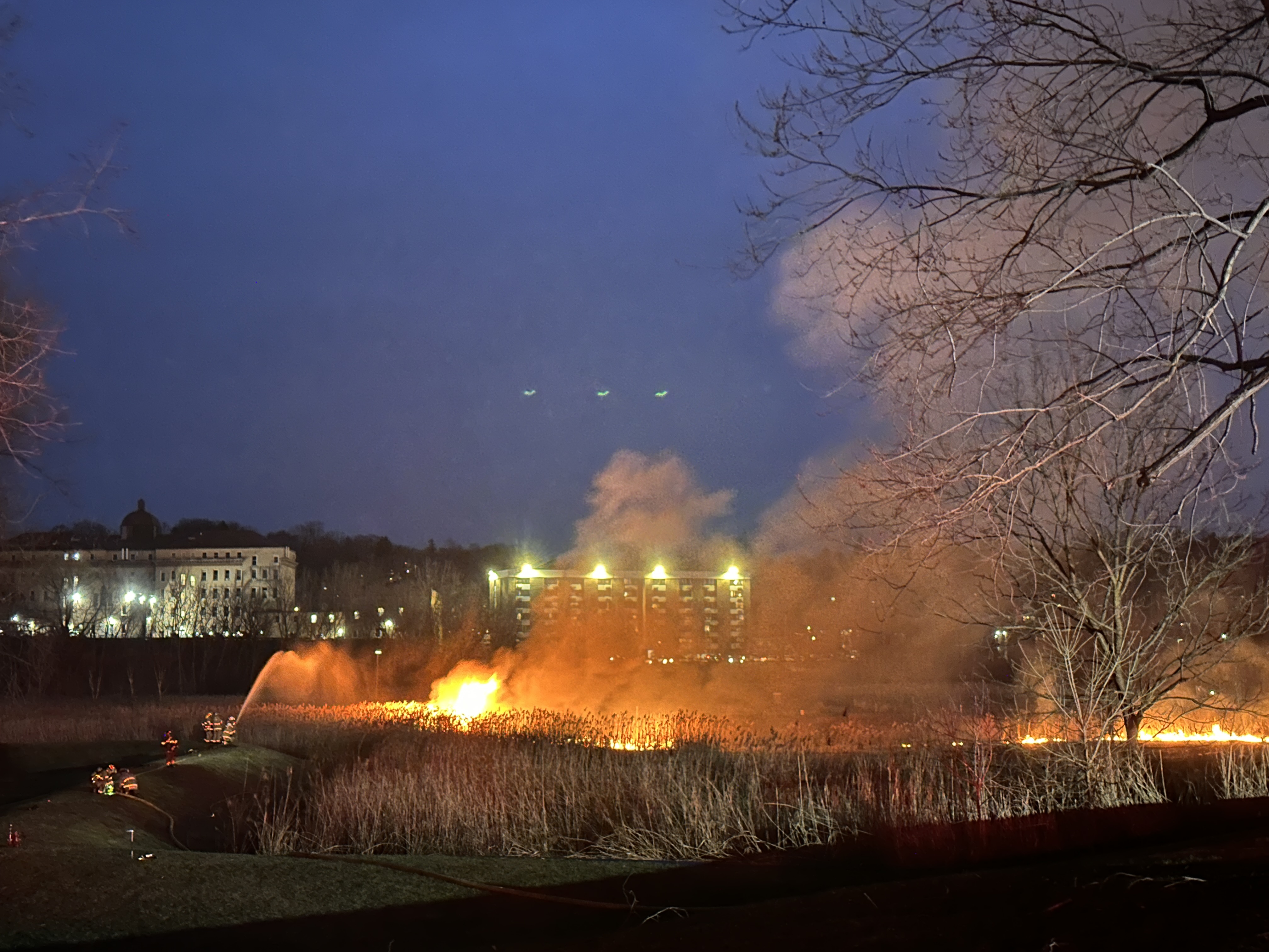 Firefighters battle brush fire in Syracuse - syracuse.com