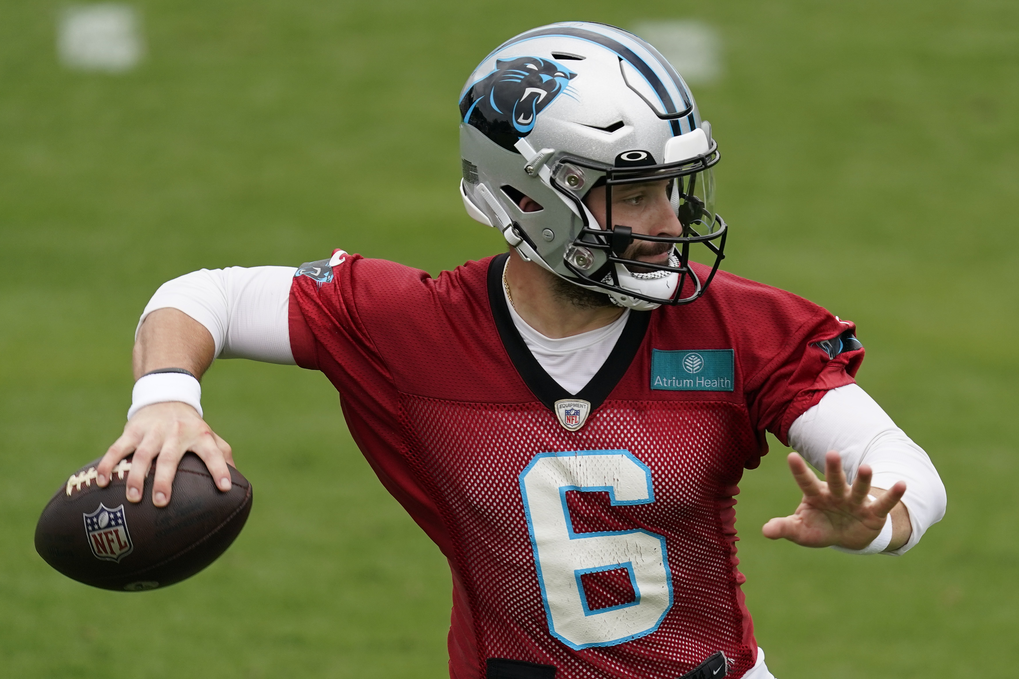 The Cleveland Browns and the Carolina Panthers line up for the snap at the  line of scrimmage during an NFL football game at Bank of America Stadium,  Sunday, Sept. 11, 2022 in