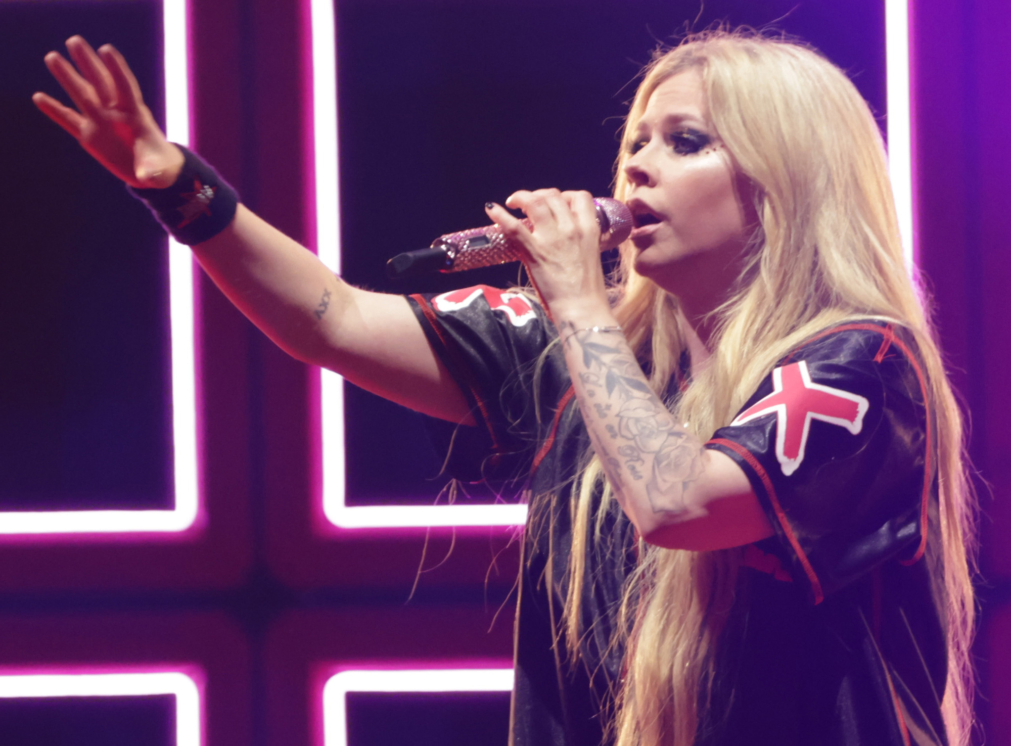 Avril Lavigne's 'Greatest Hits' tour brings the pop, punk and