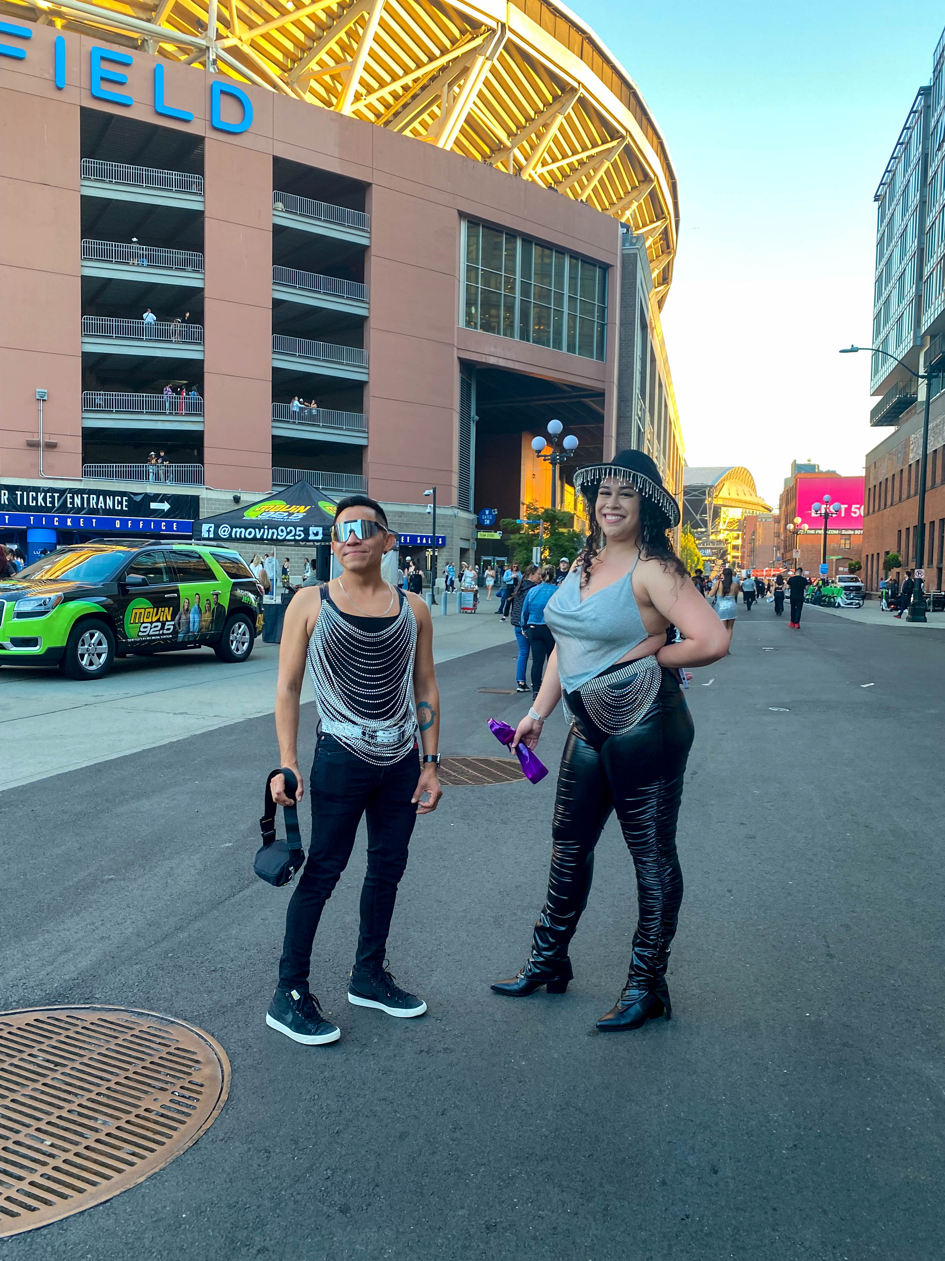 Beyoncé fans strut in silver, rhinestones and cowboy hats at Seattle ...