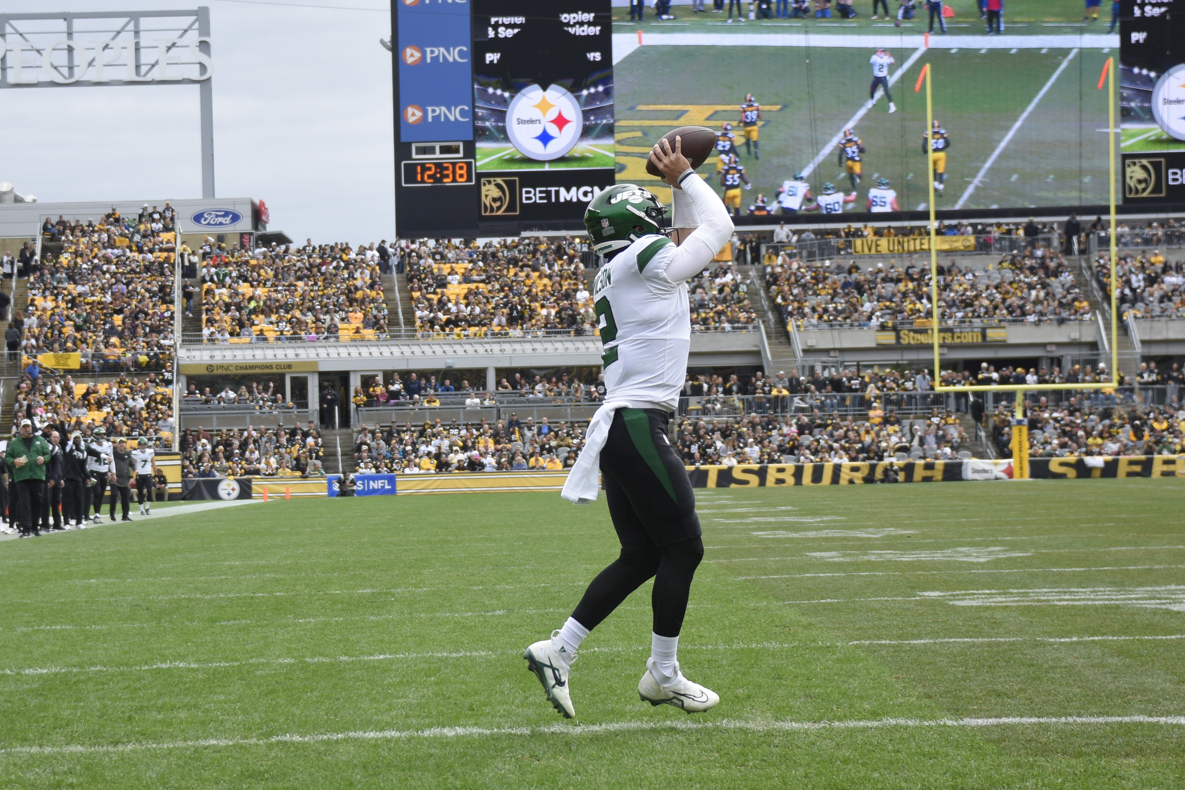 Kenny Pickett sparks Steelers, but it's not enough in loss to Jets