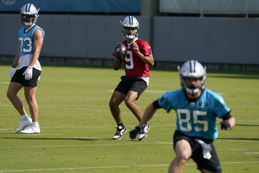 What set Carolina Panthers QB Bryce Young apart during early offseason  workouts?