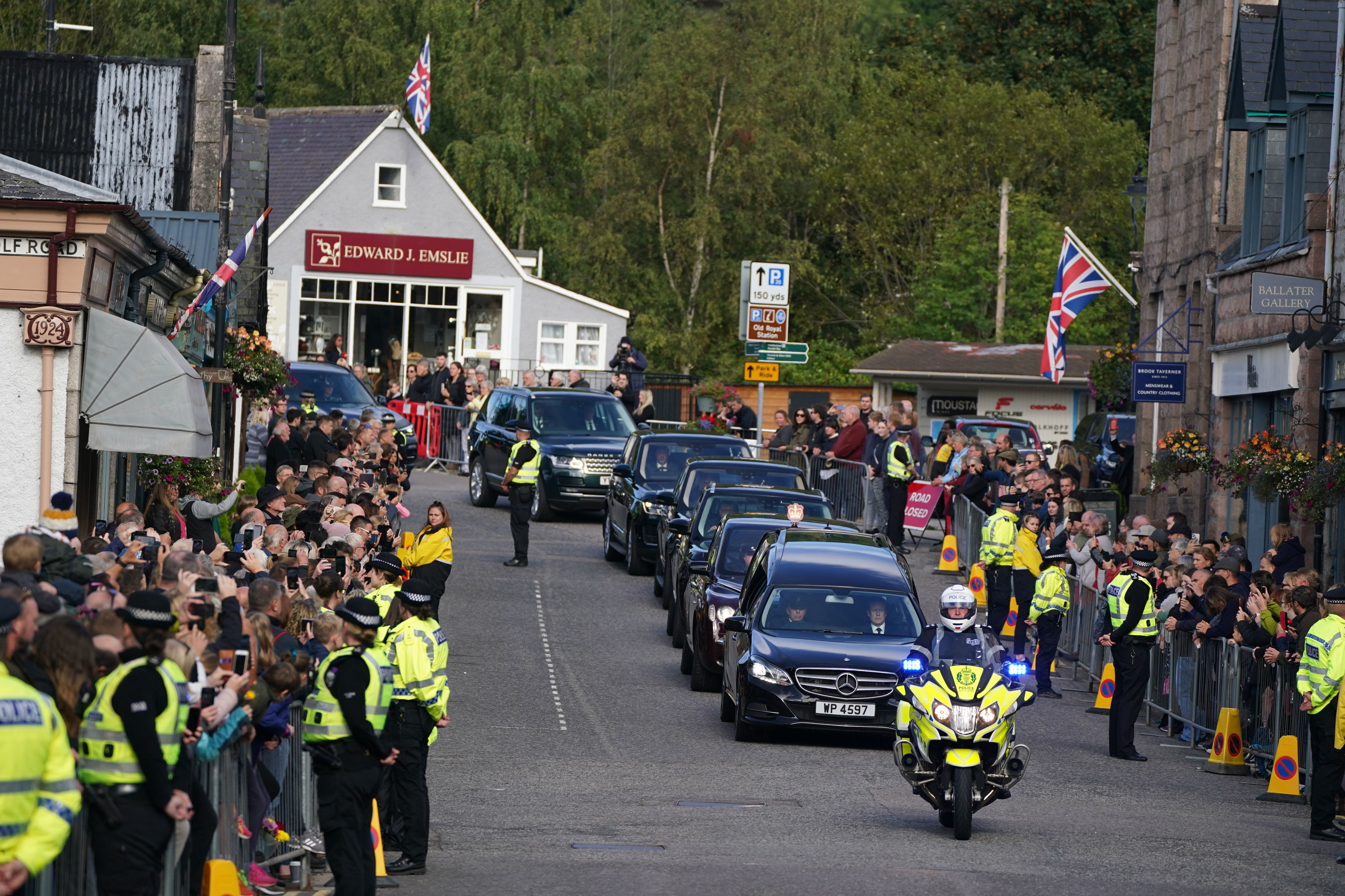 Queen Elizabeth leaves her beloved Balmoral in the Scottish