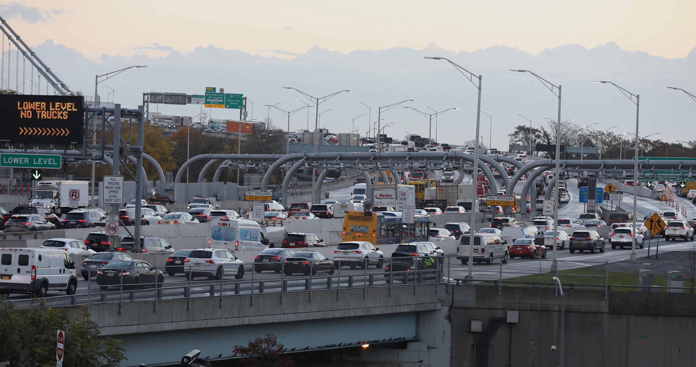 4-car crash on Verrazzano-Narrows Bridge causes traffic jam during