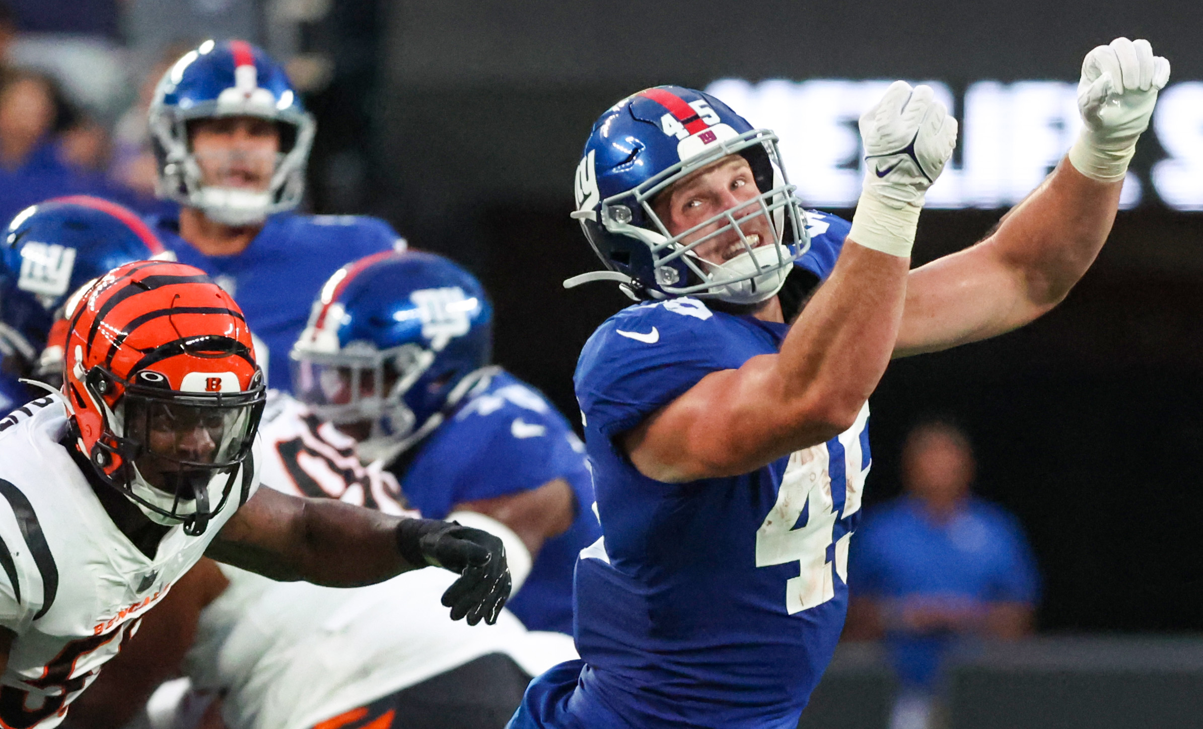 New York Giants on X: Reports: We have re-signed OLB Oshane