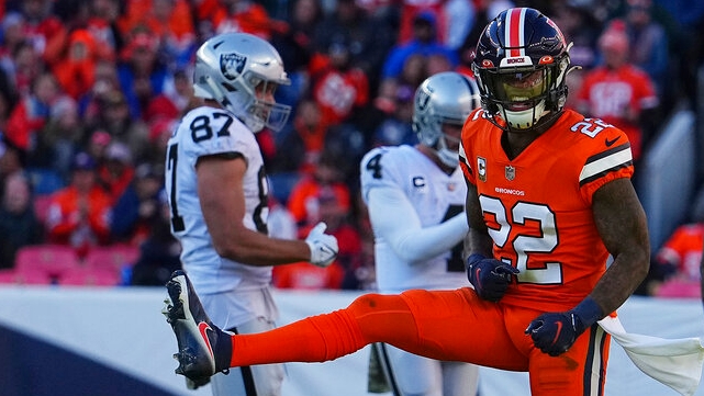 Terrell Owens catching passes from Johnny Manziel 