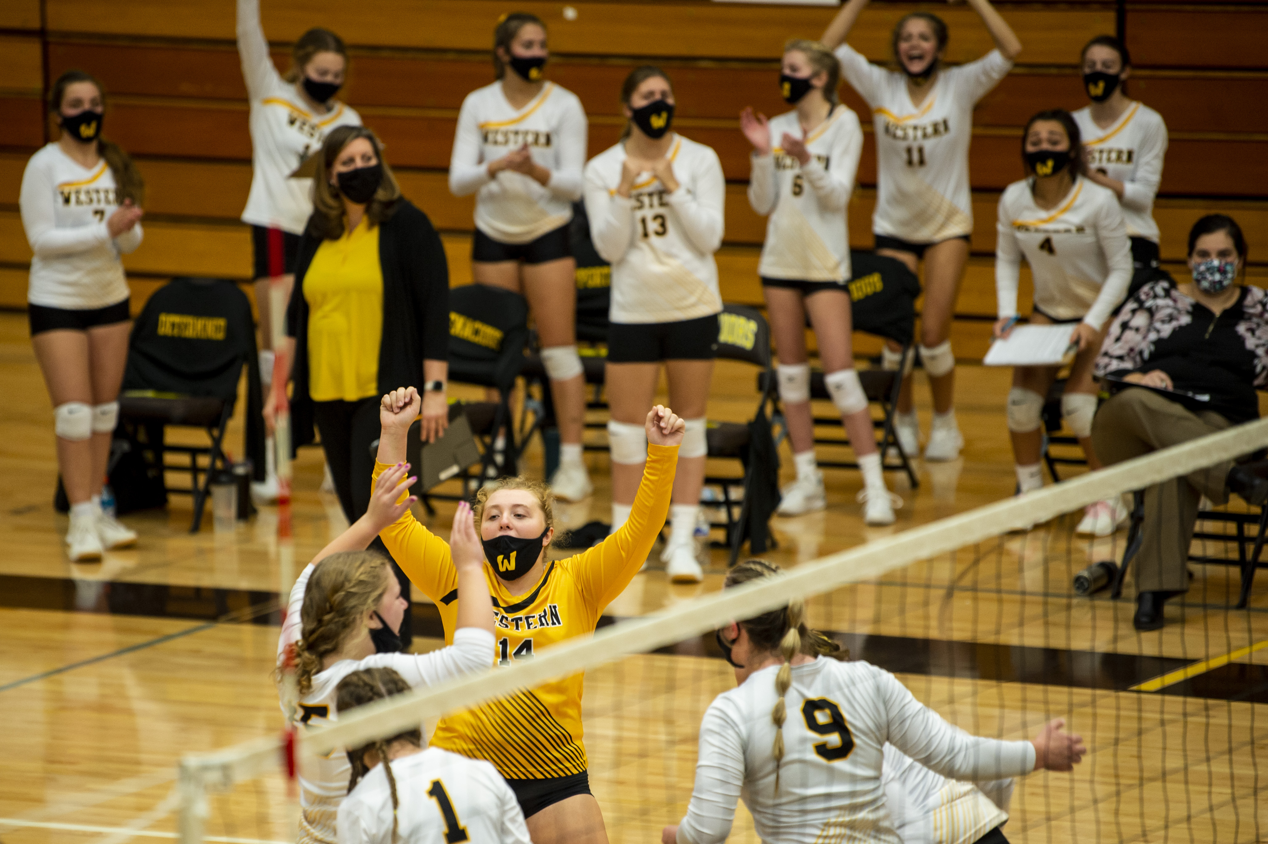 Bay City Central volleyball defeats rival Bay City Western - mlive.com